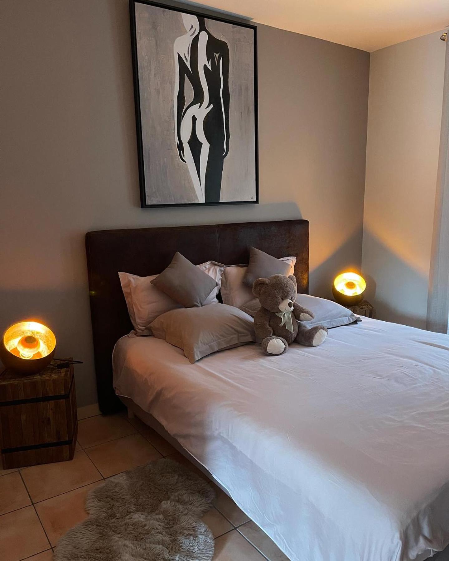 Double Room with Pool View - Photo 3