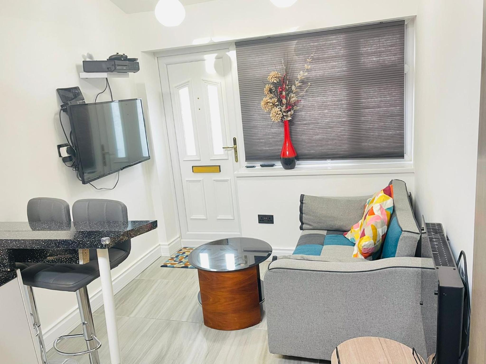 One-Bedroom Apartment - Photo 1
