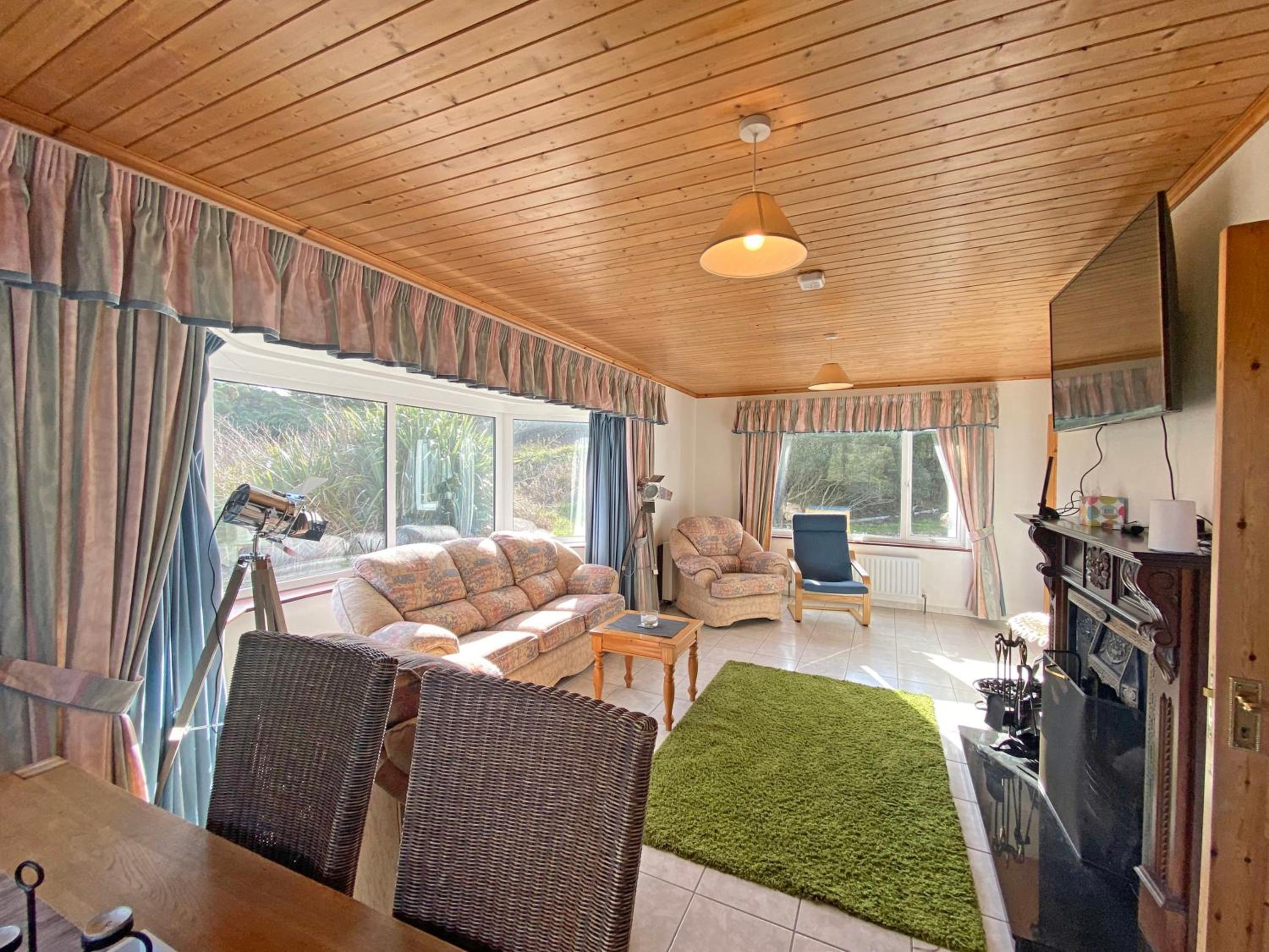 Three-Bedroom House photo 3