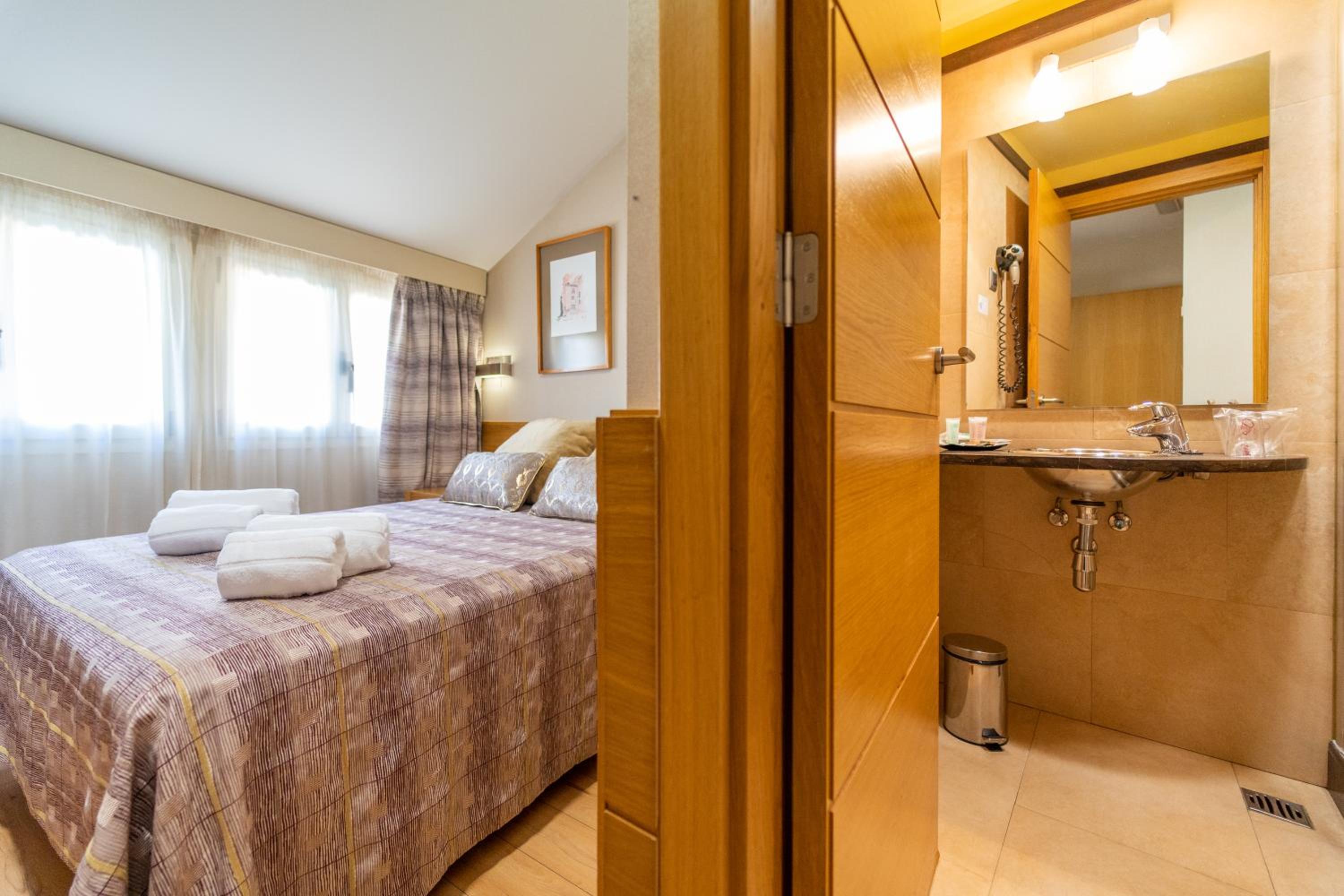Double or Twin Room photo 3