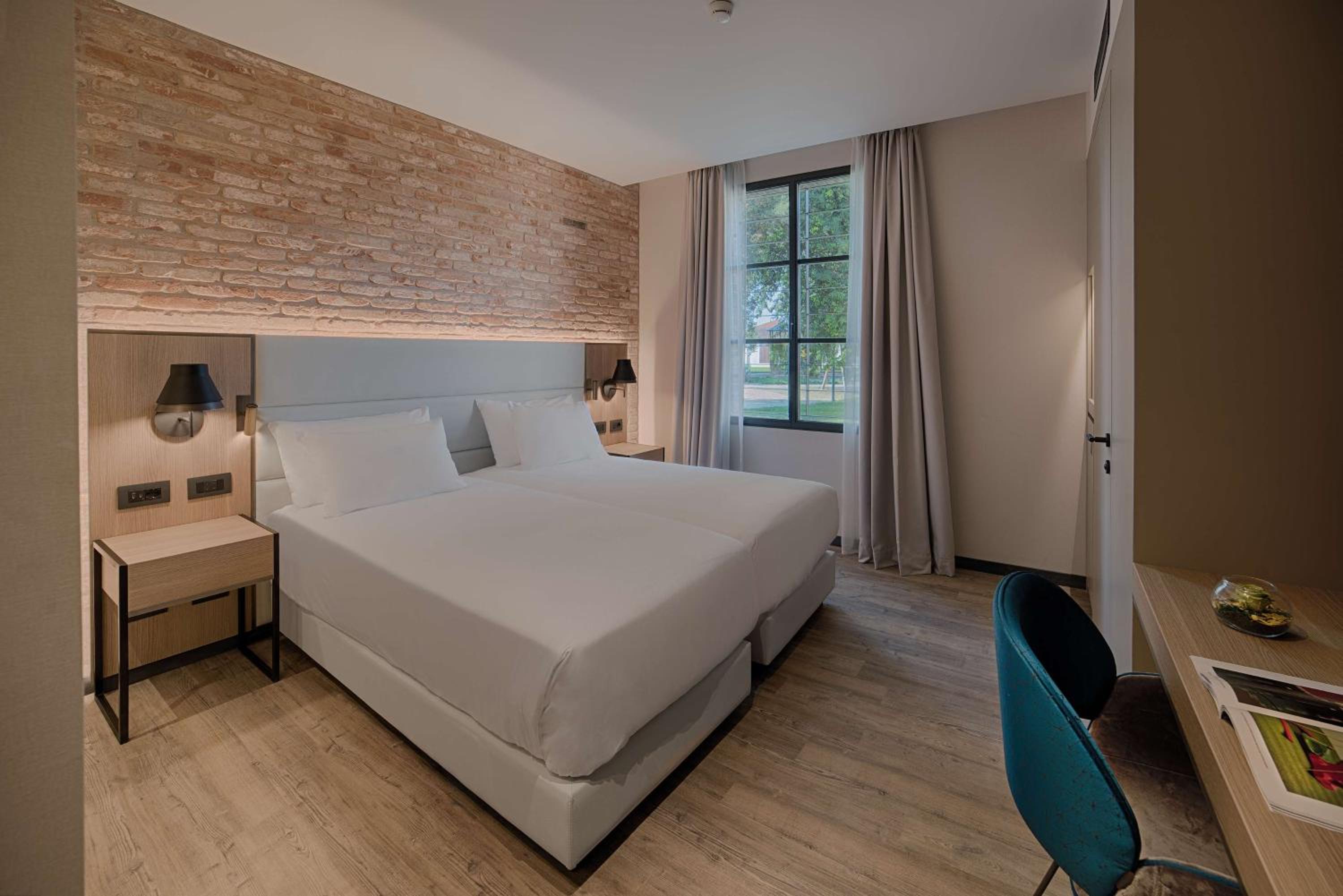 Superior Double or Twin Room Park View - Photo 1
