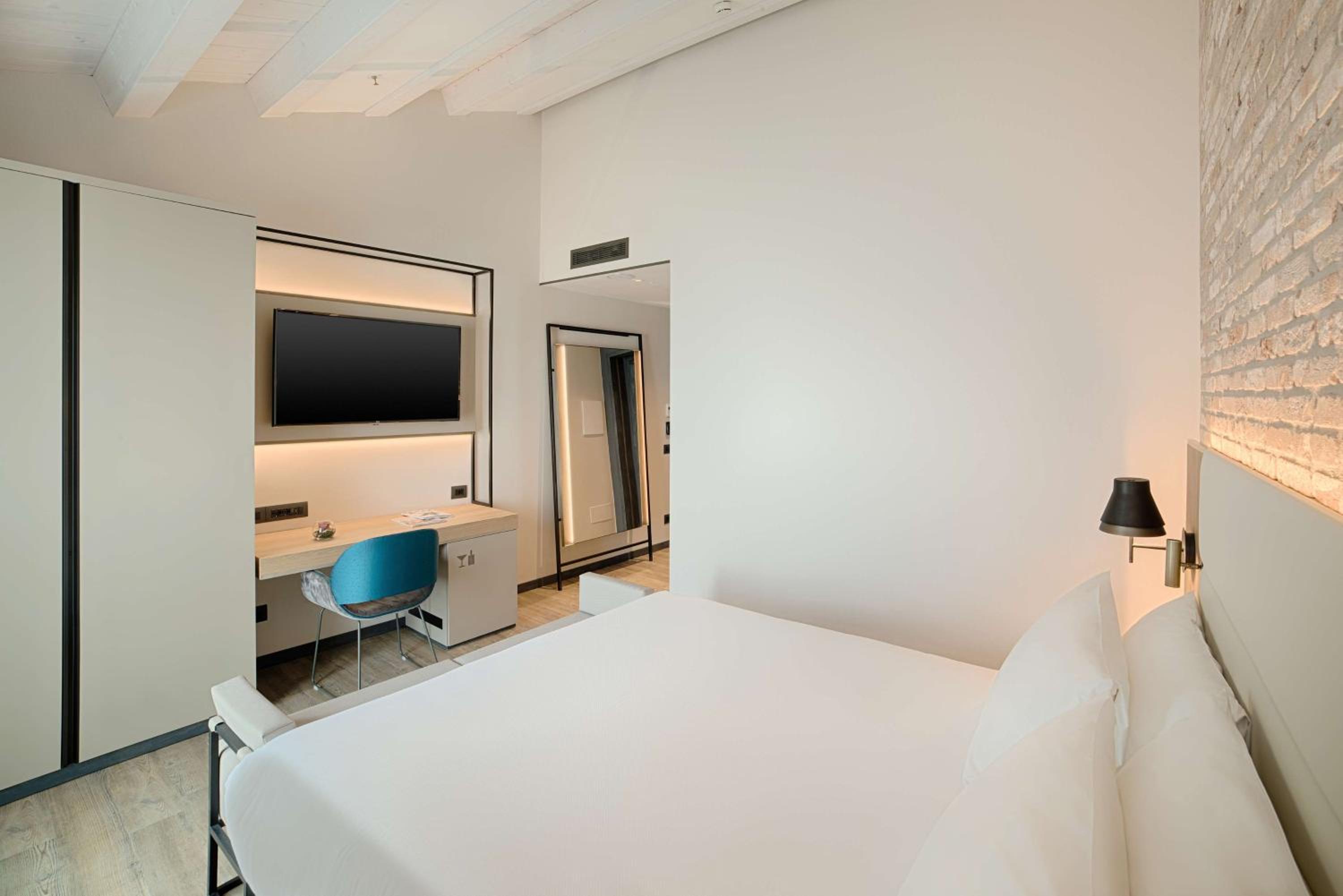 Superior Double or Twin Room - Photo 1