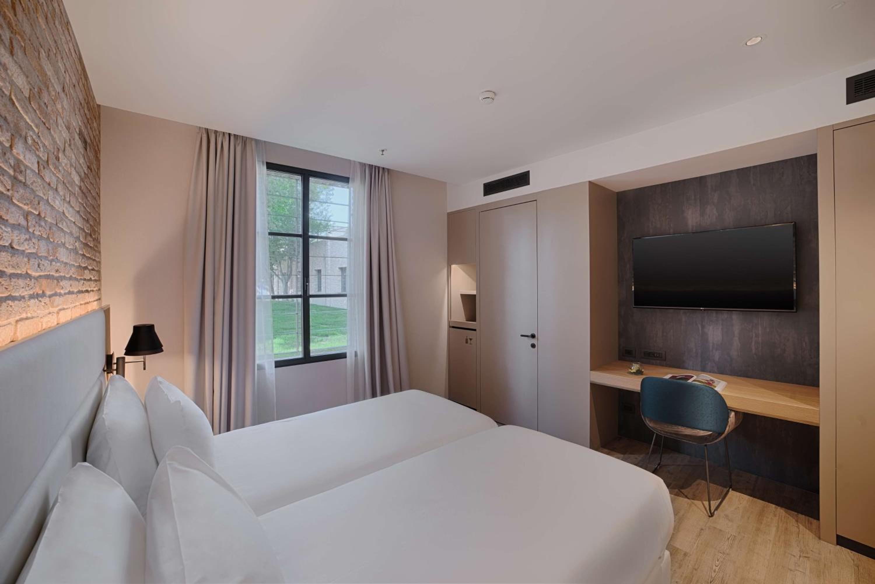Superior Double or Twin Room - Photo 2