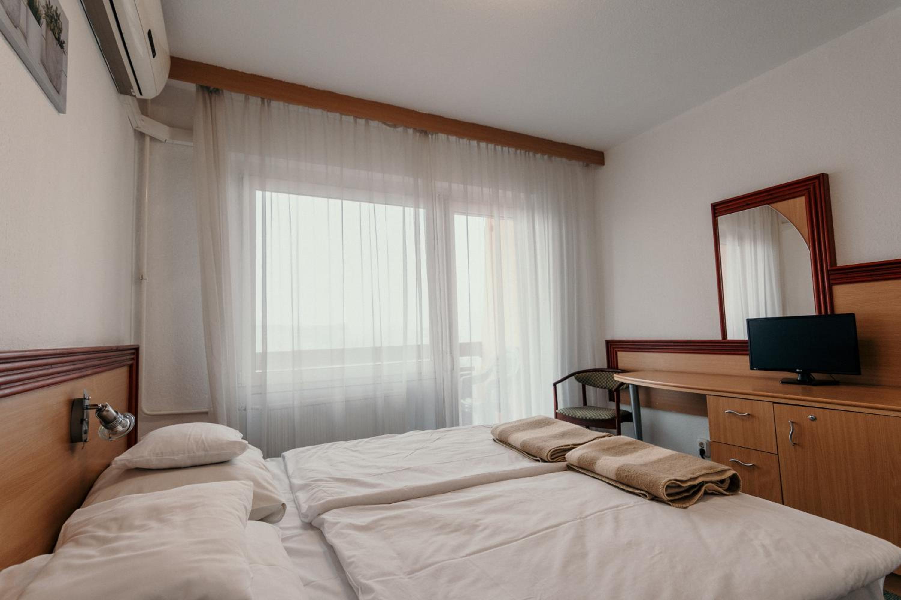 Classic Double or Twin Room - Photo 3