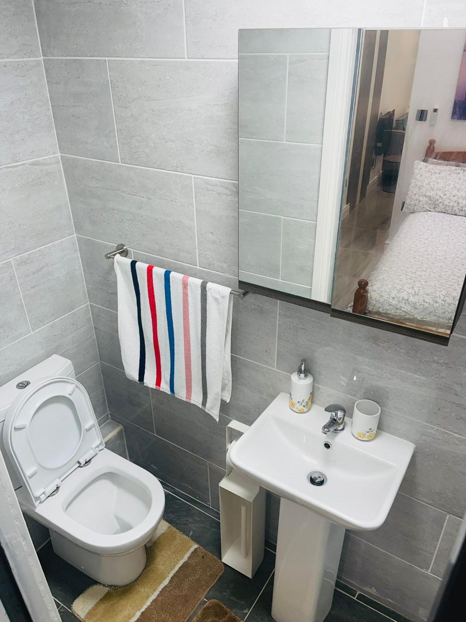 One-Bedroom Apartment - Photo 8