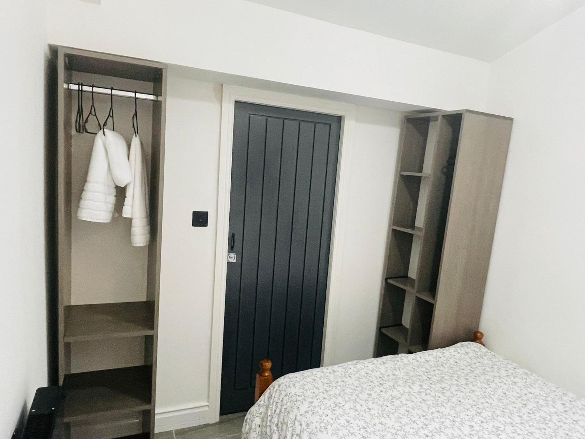 One-Bedroom Apartment - Photo 9