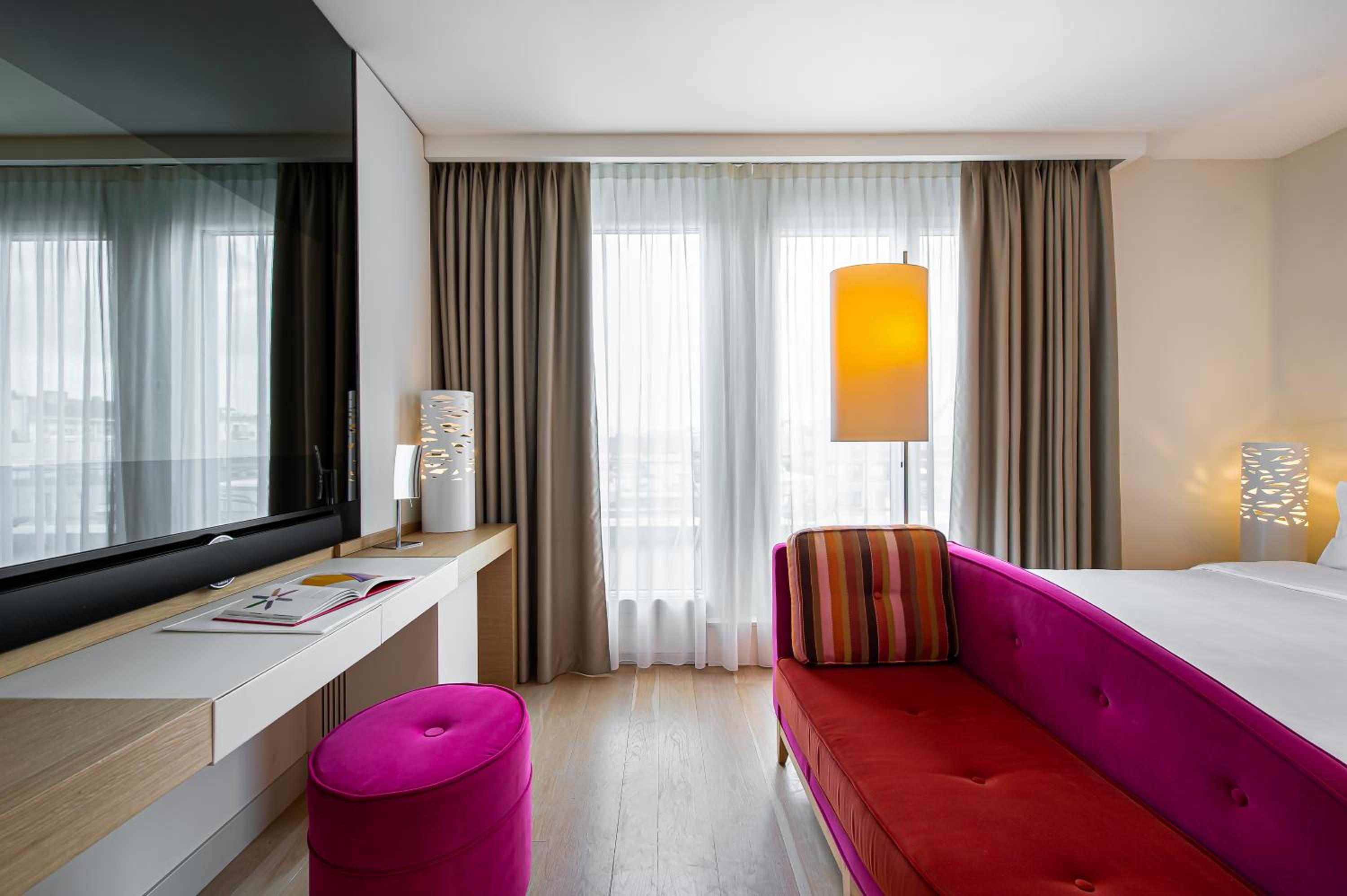 Suite with Lake View - Photo 8