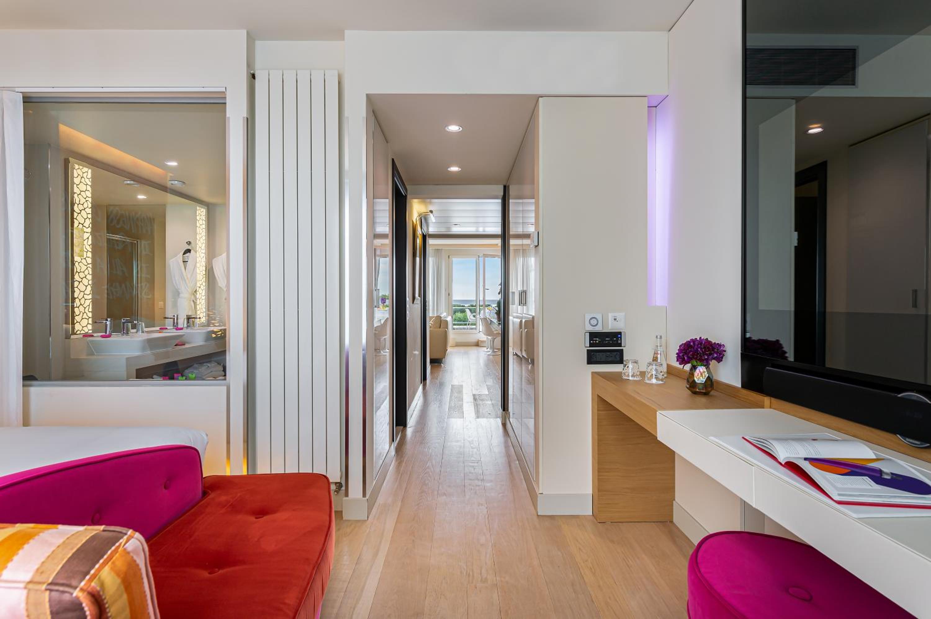 Suite with Lake View