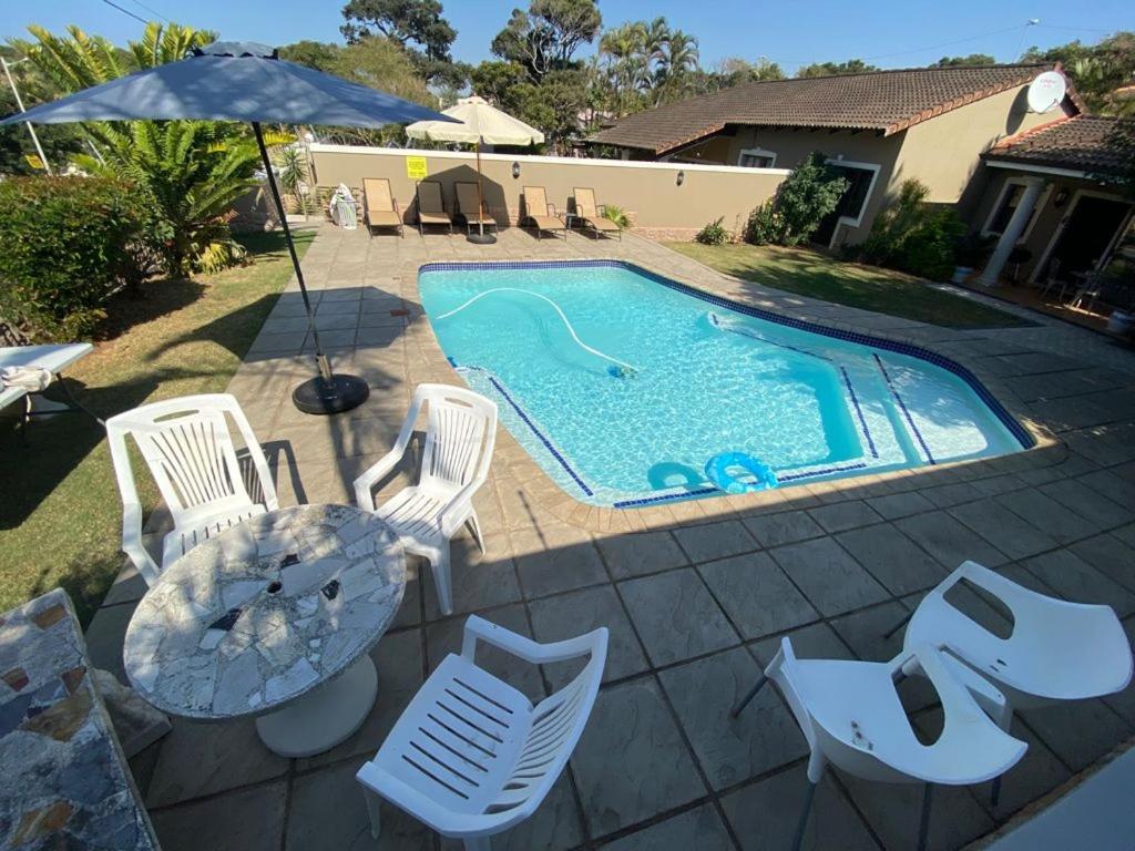 King Room with Pool View - Photo 7