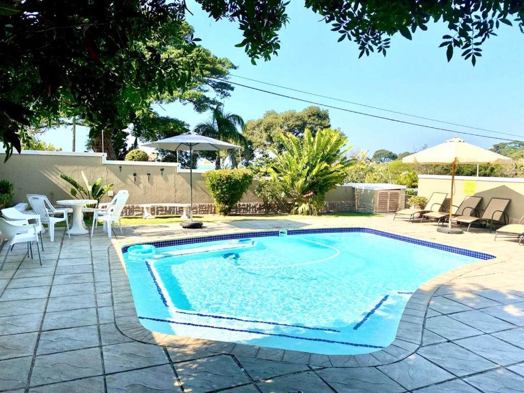 King Room with Pool View - Photo 8