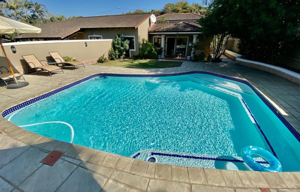 King Room with Pool View - Photo 23