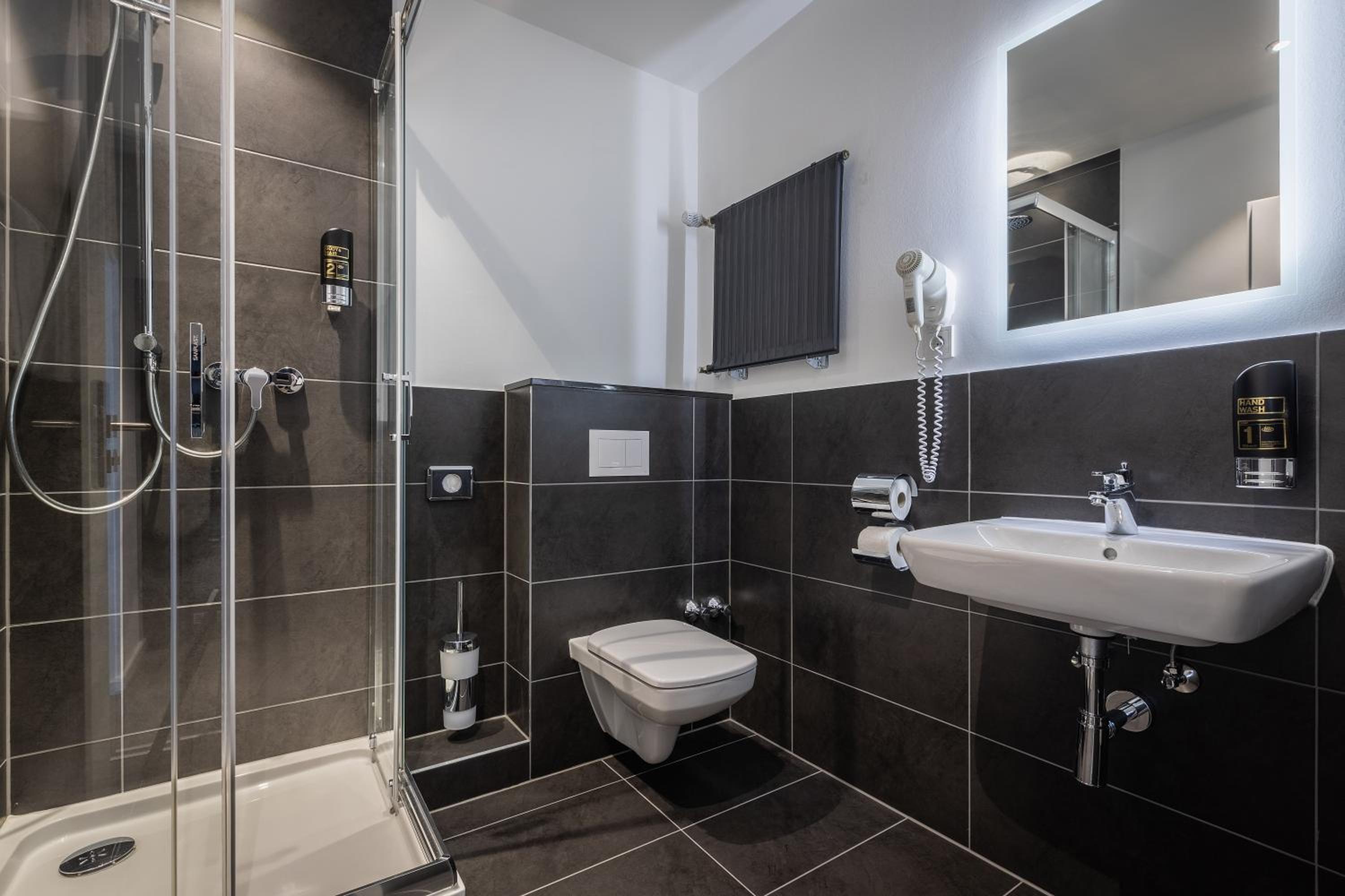 Double Room Large - City - Photo 17