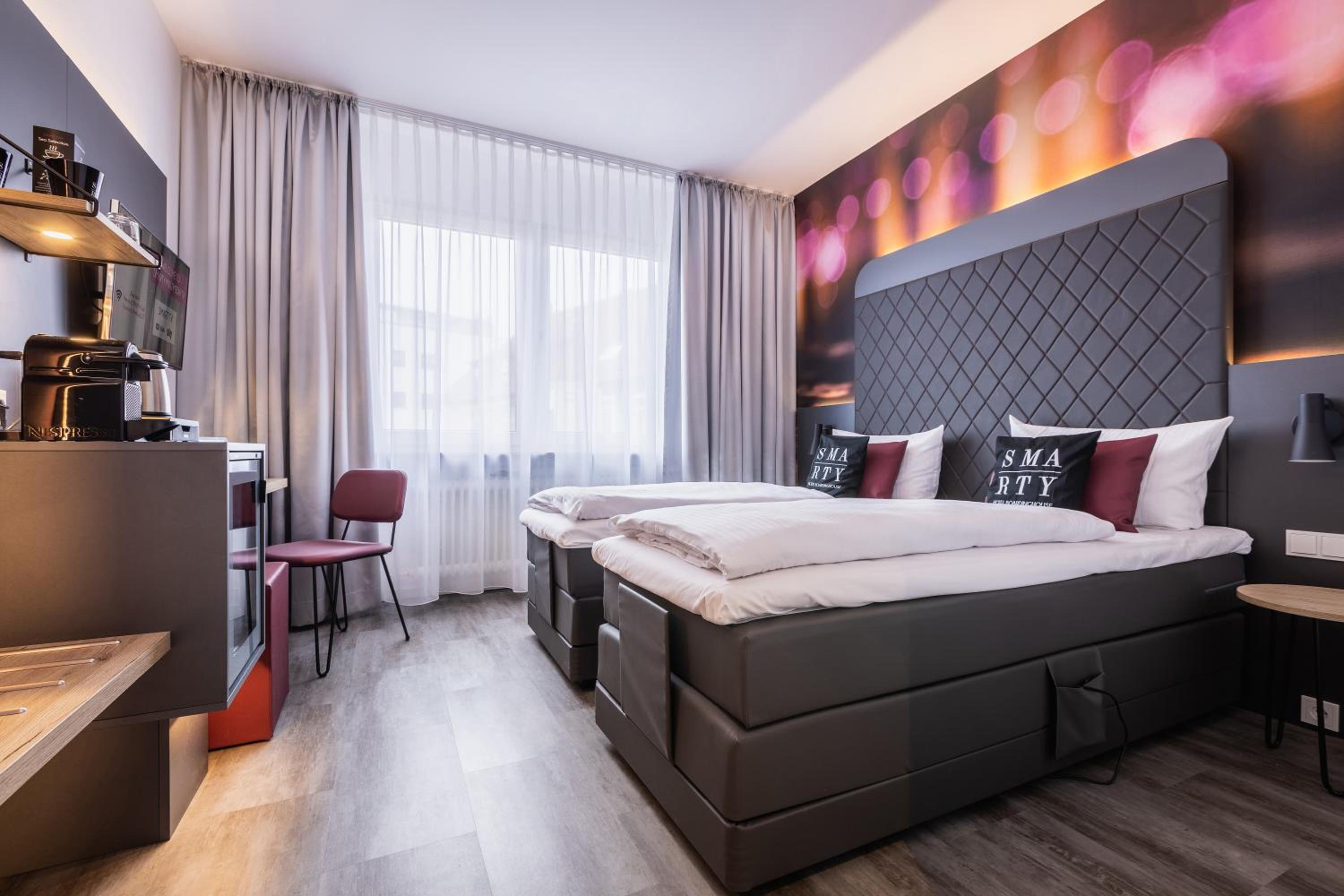 Double Room Large - City - Photo 13