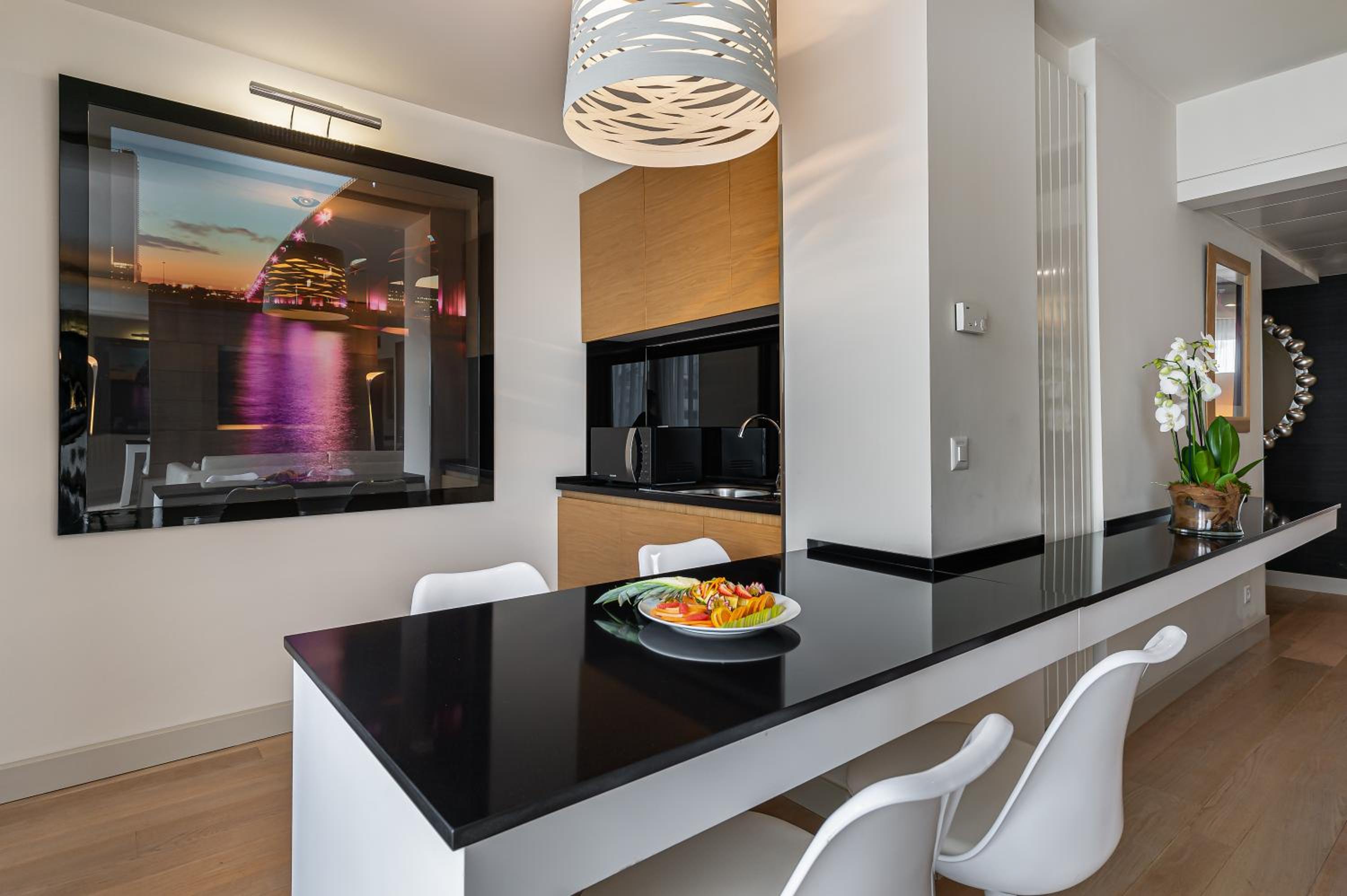 Suite with Lake View