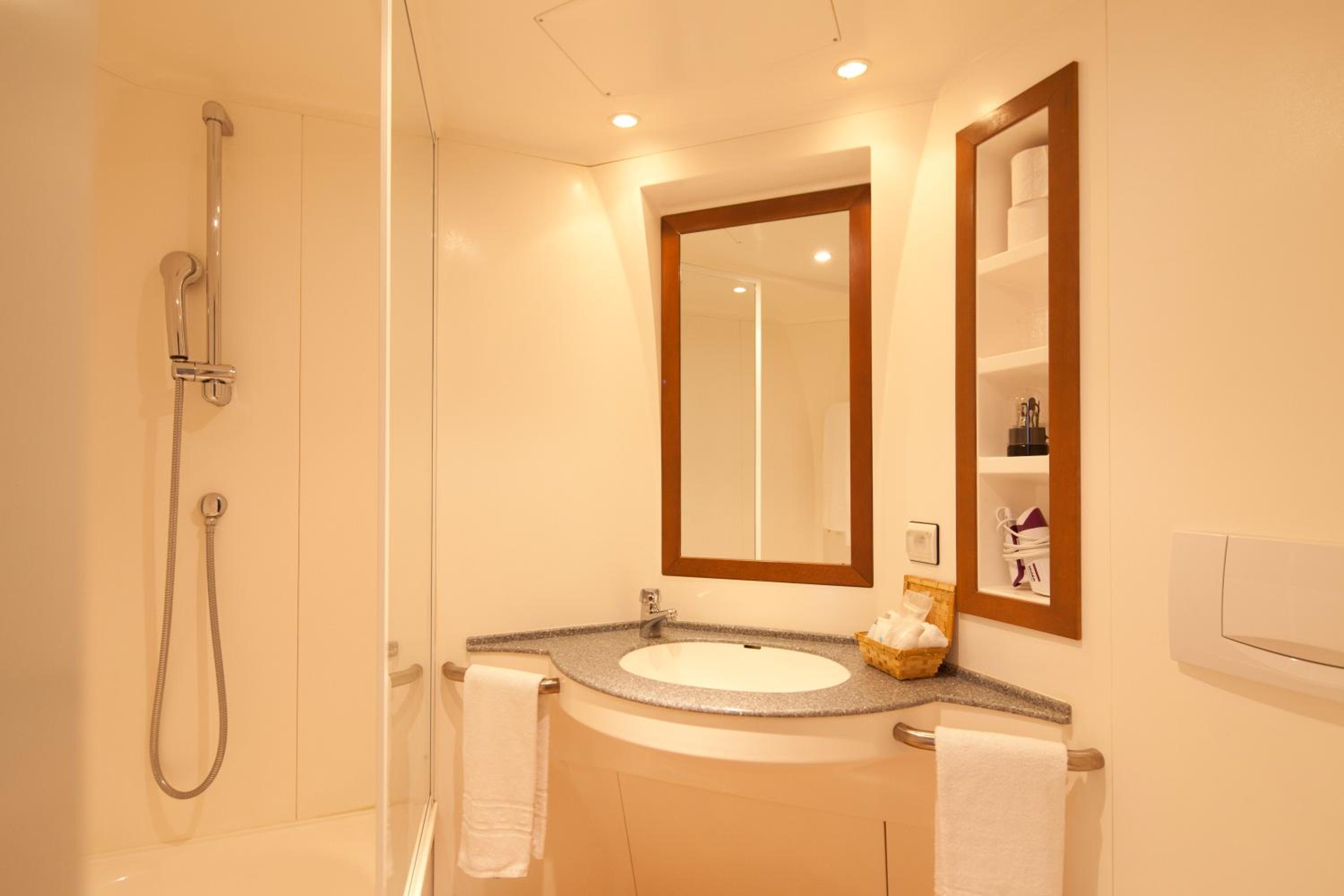 Double Studio (2 Adults) - Photo 3