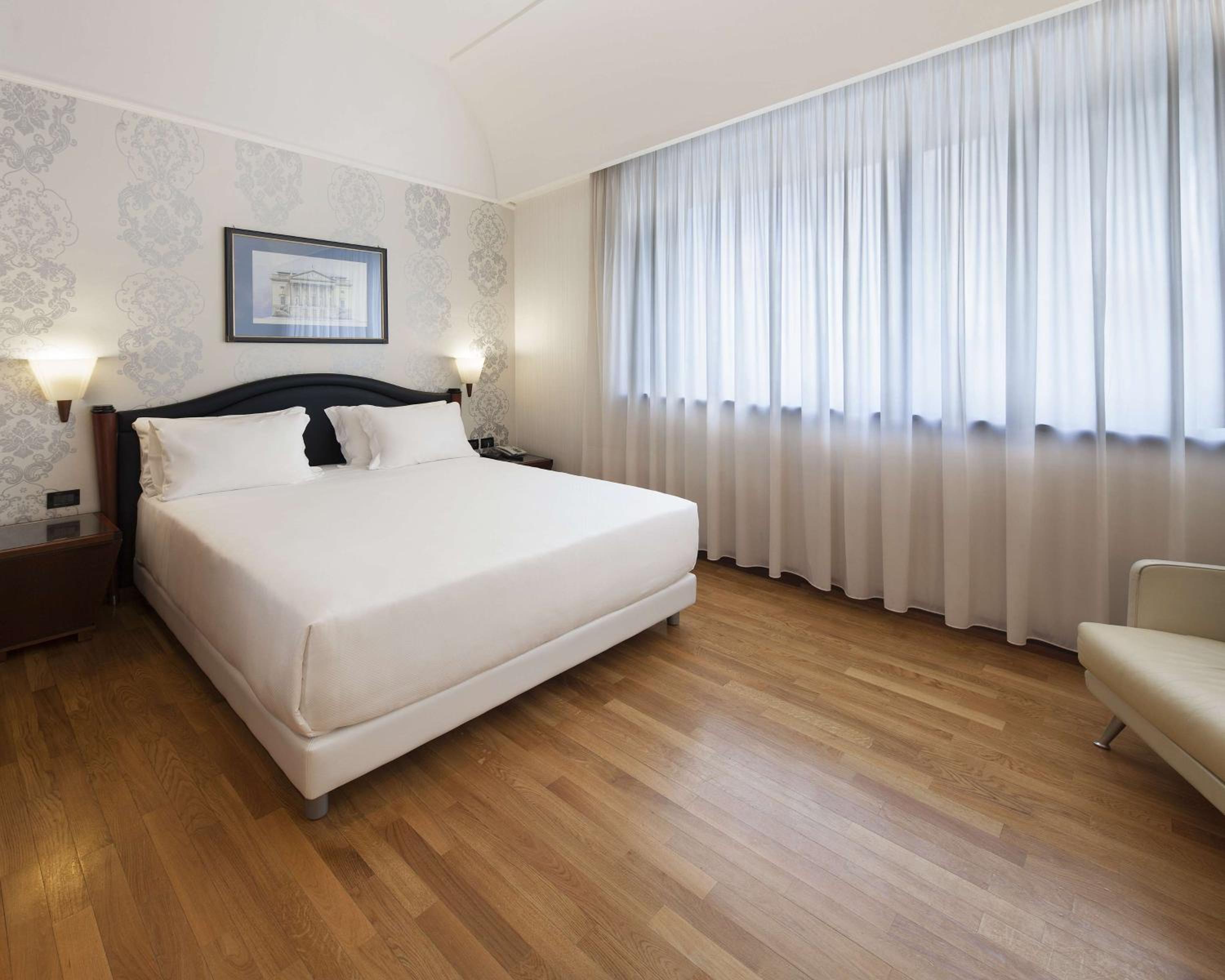 Superior Double Room thumbnail 6