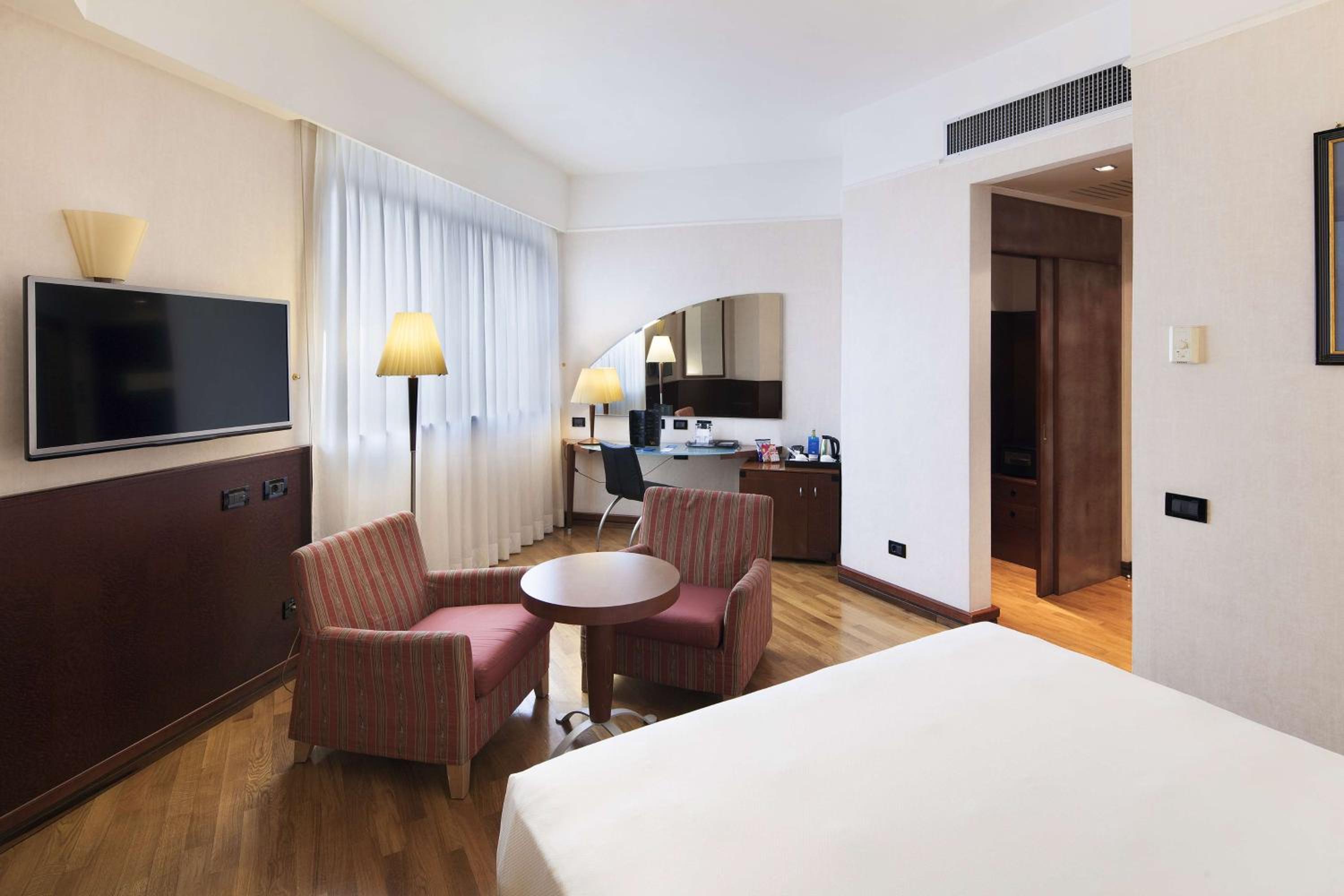 Superior Double or Twin XL Room thumbnail 5