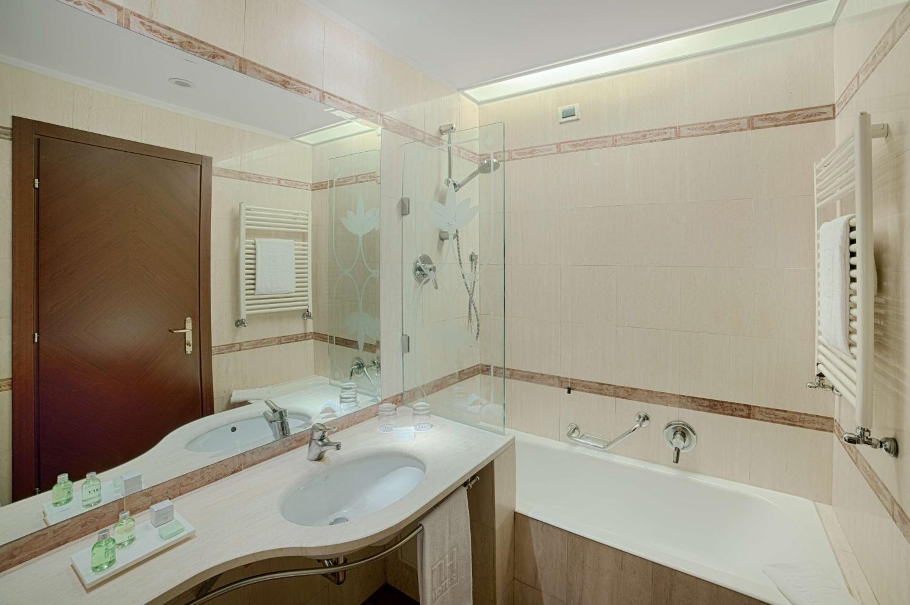 Junior Suite with Extra Bed (2 Adults + 1 Child)