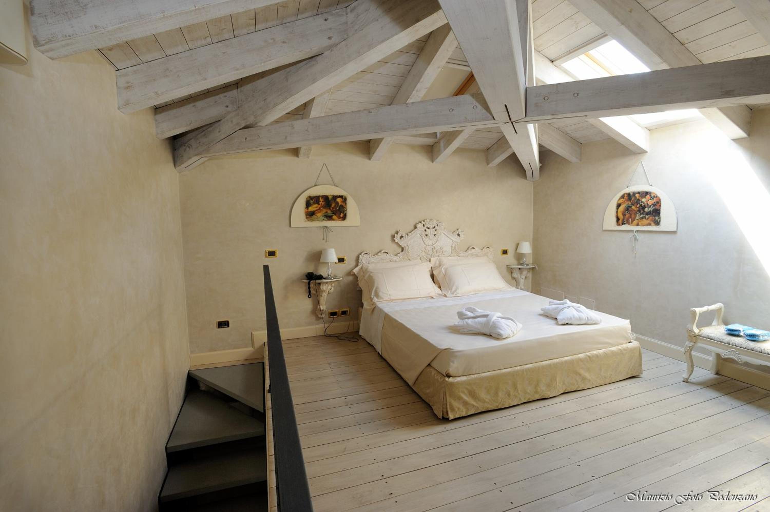 Two-Bedroom Suite - Photo 7
