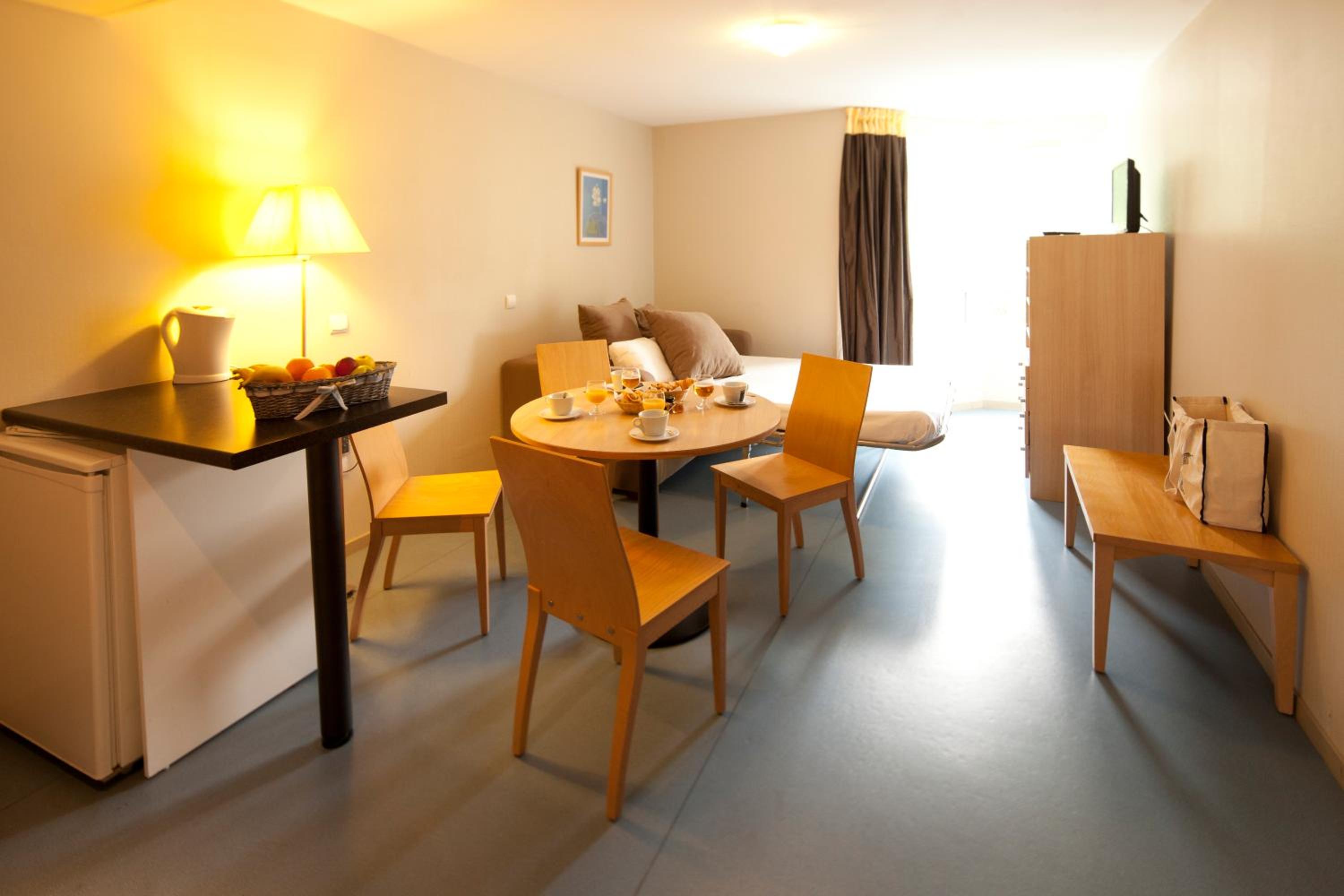 One-Bedroom Apartment (4 Adults) - Photo 9