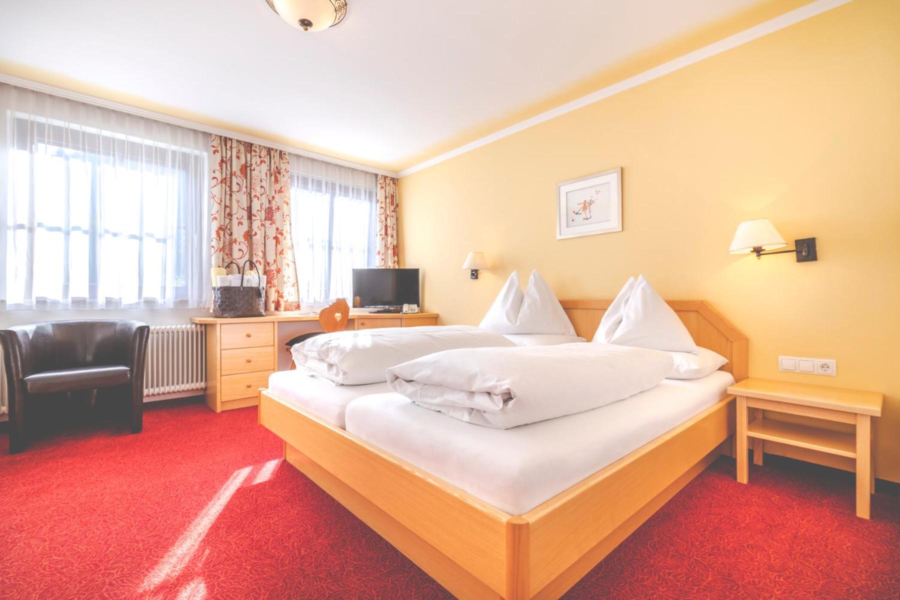 Double Room (1 Adult)