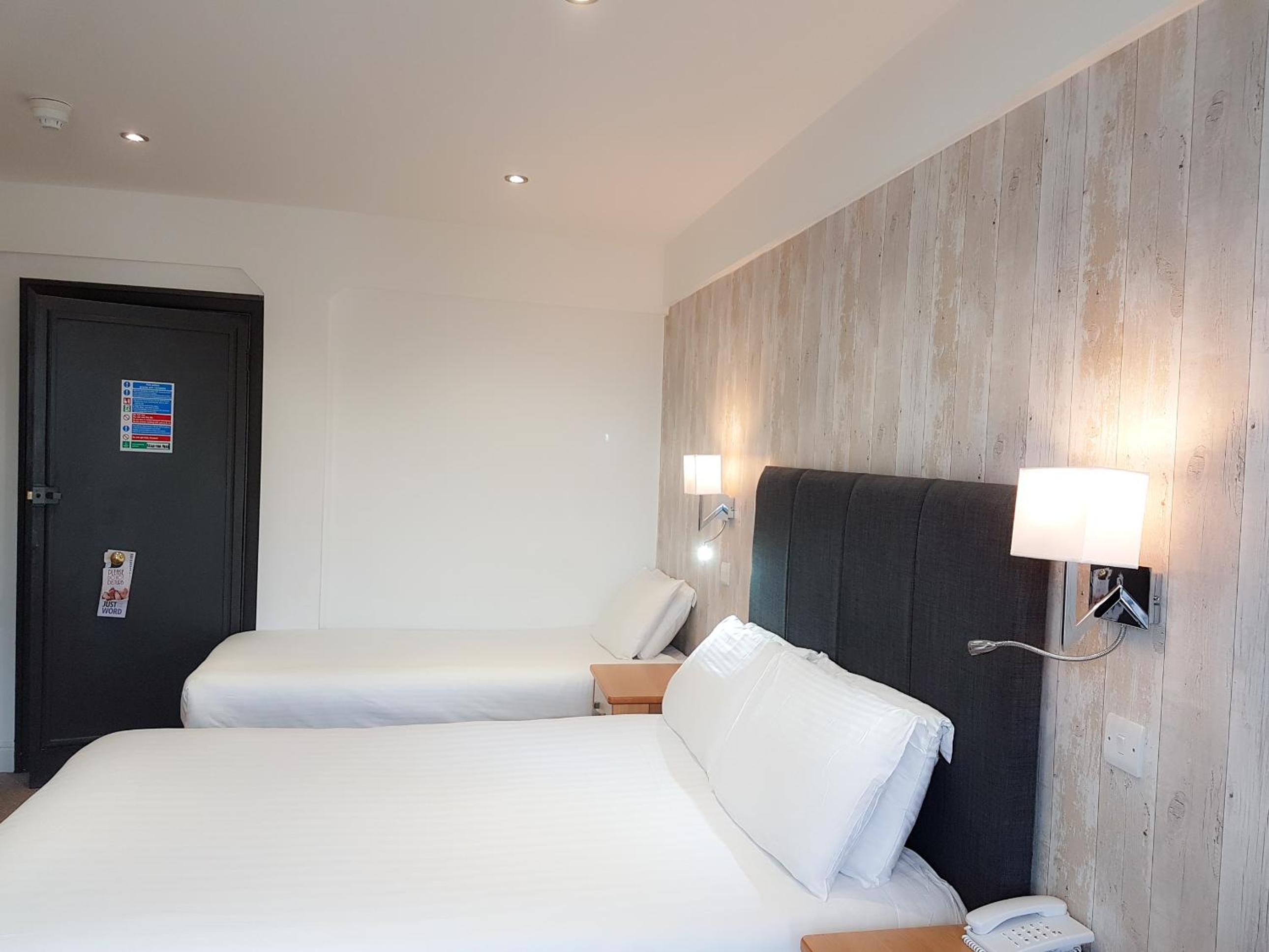 Standard Family Room (2 Adults + 1 Child) - Photo 8