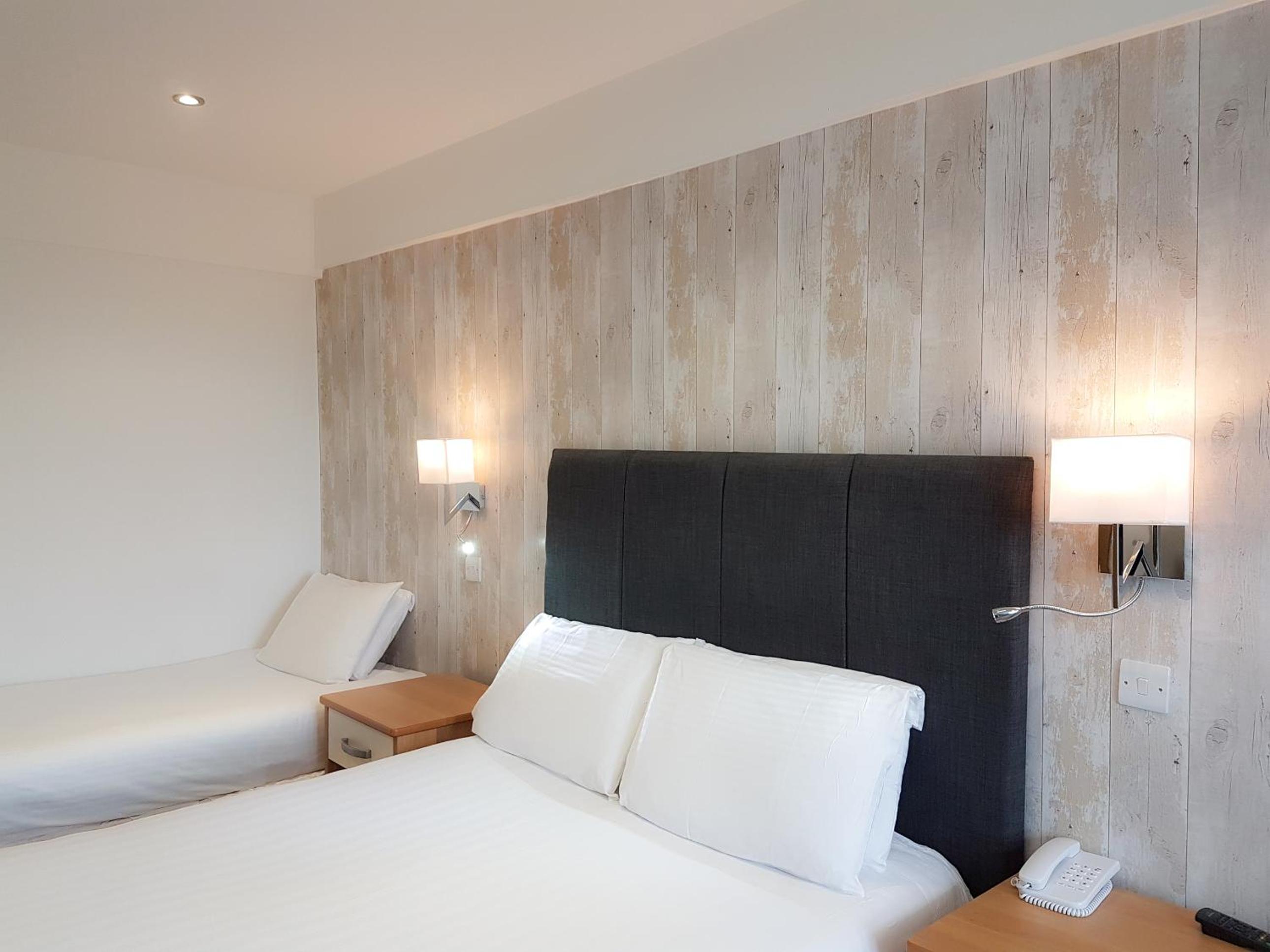 Standard Family Room (2 Adults + 1 Child) - Photo 2