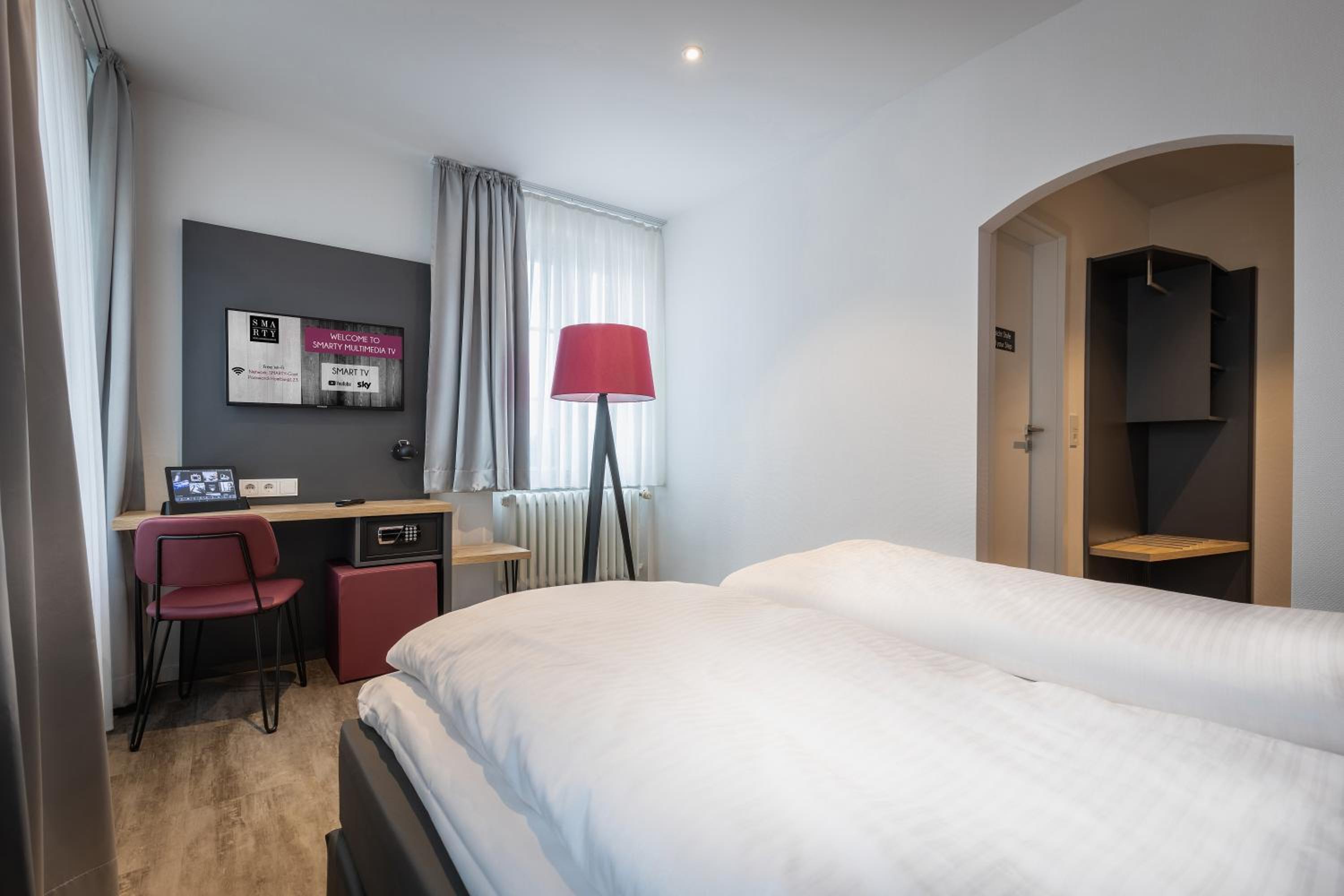 Double Room Large - City - Photo 10
