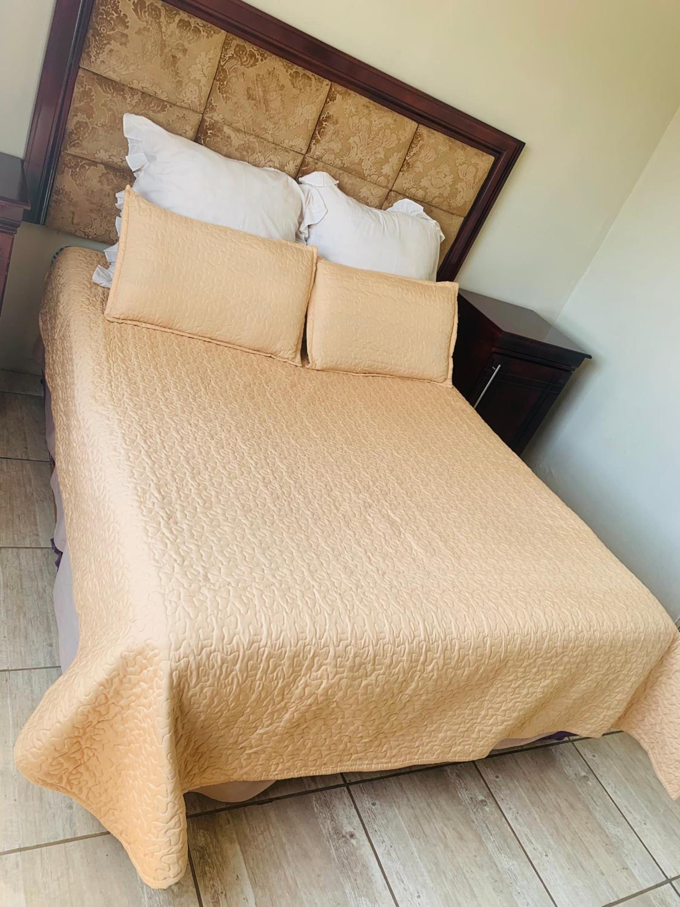 Deluxe Queen Room - Photo 26