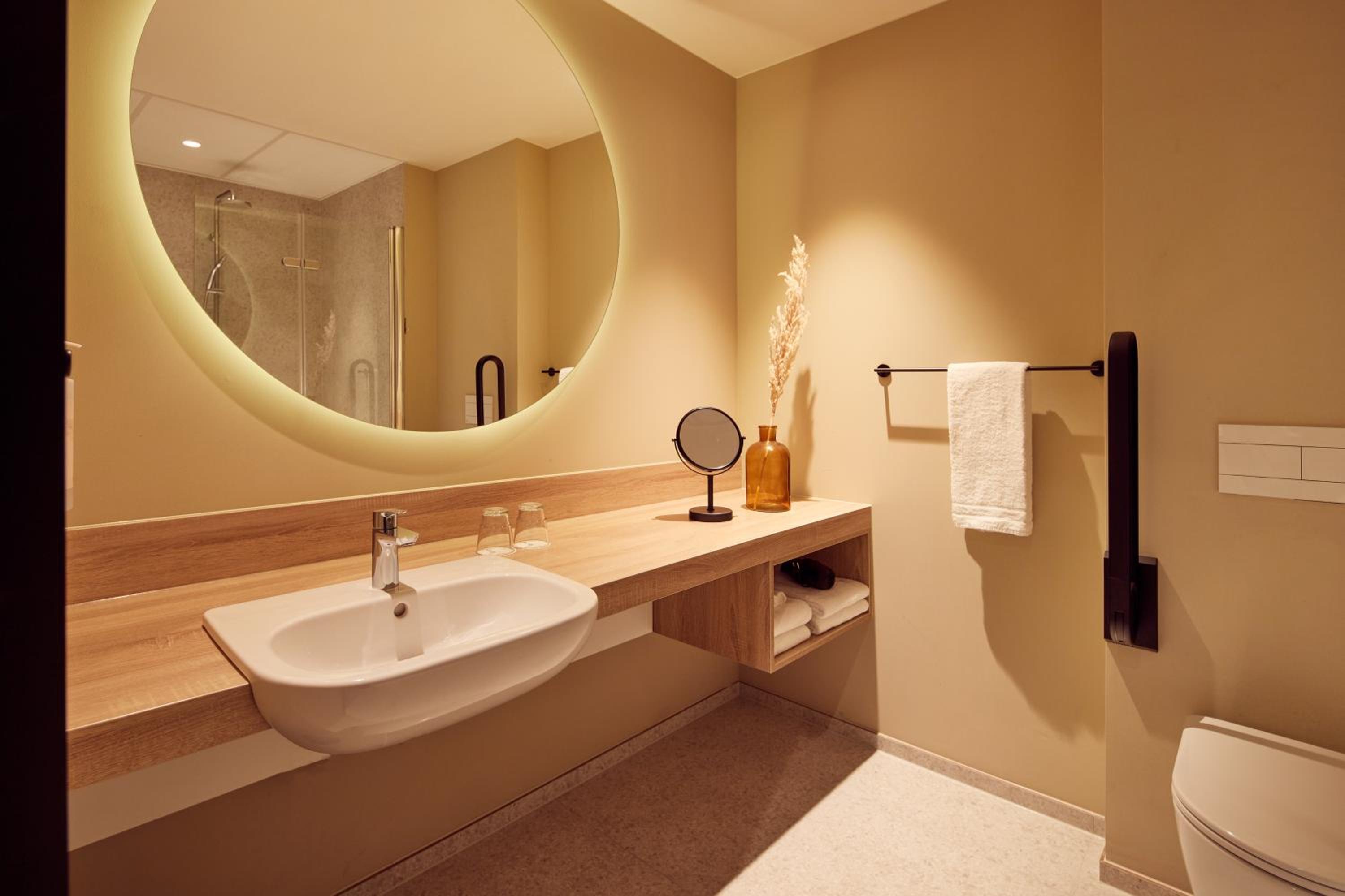 Double Room - Disability Access photo 3