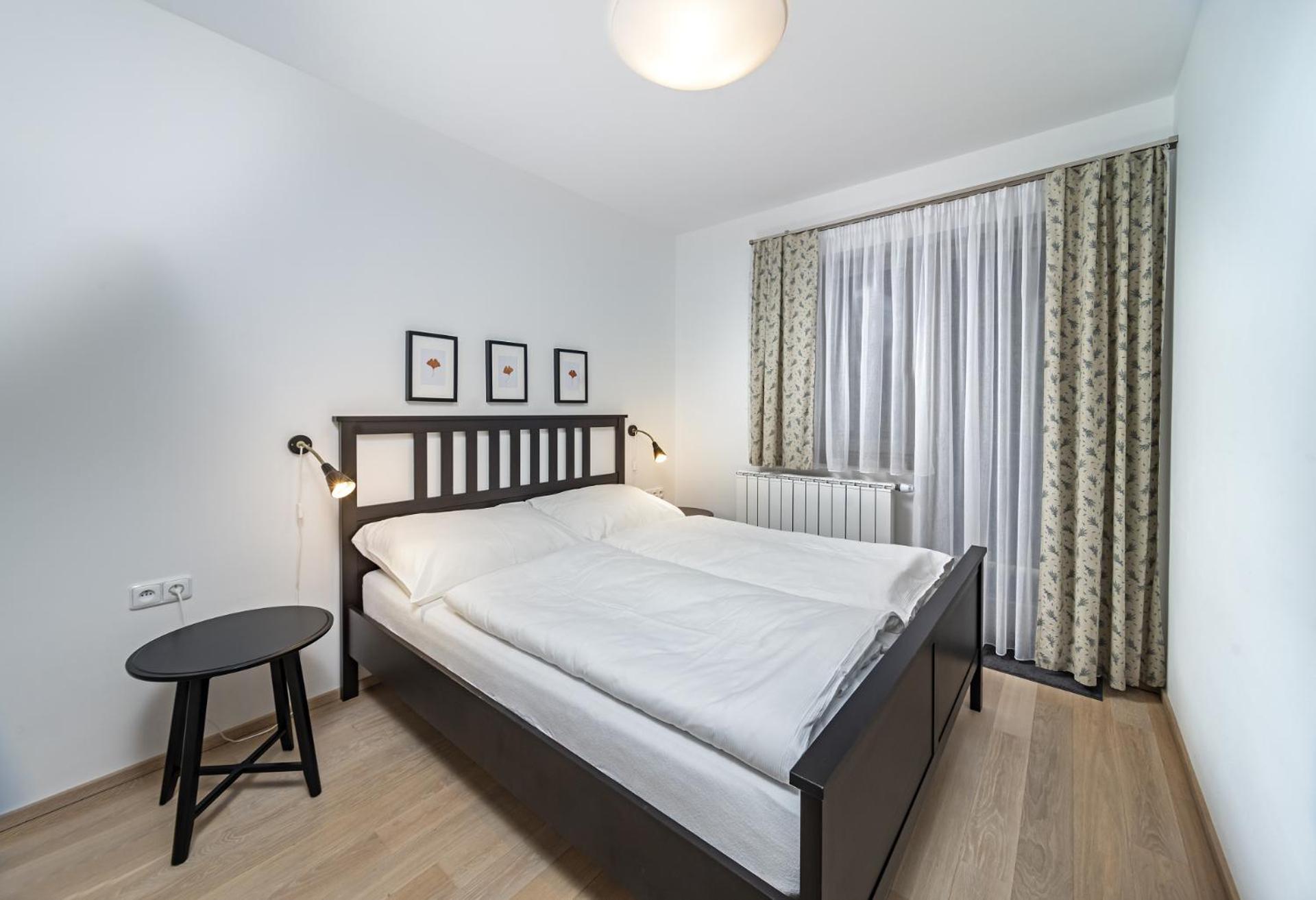 One-Bedroom Apartment - Photo 3