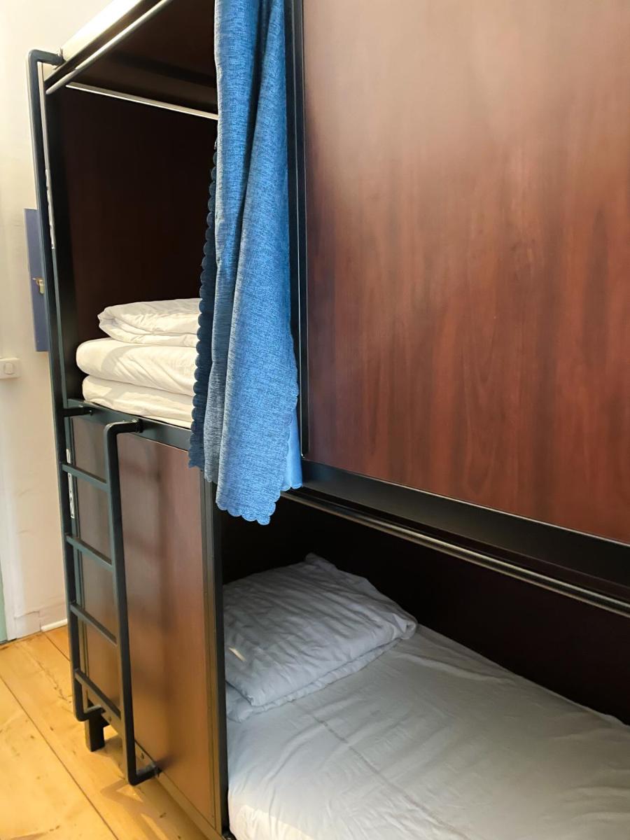 Bed in 4-Bed Mixed Dormitory Room photo 3