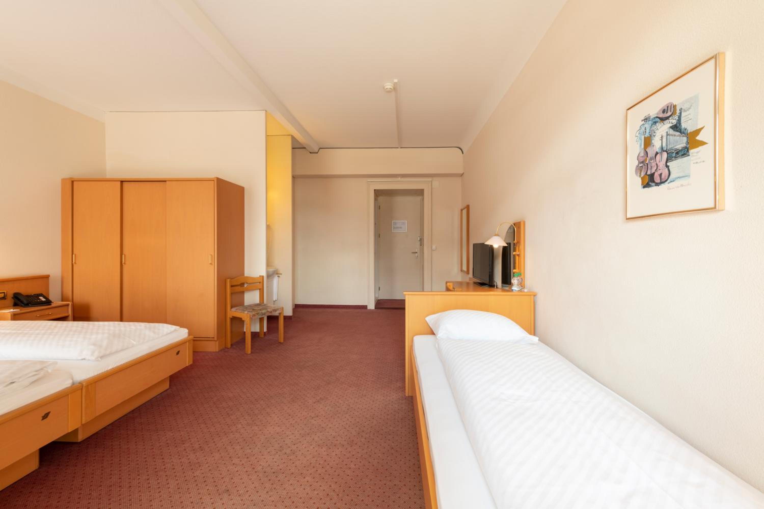 Standard Triple Room - Photo 4