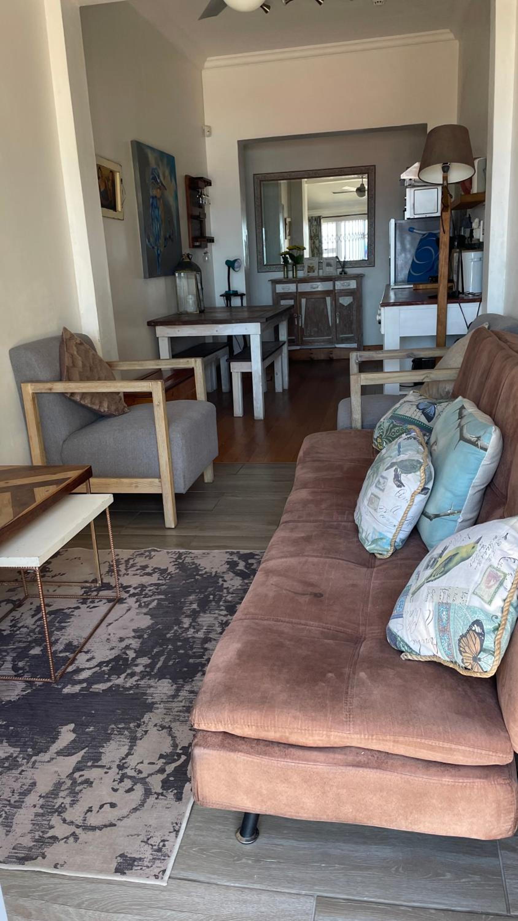 One-Bedroom Apartment - Photo 1