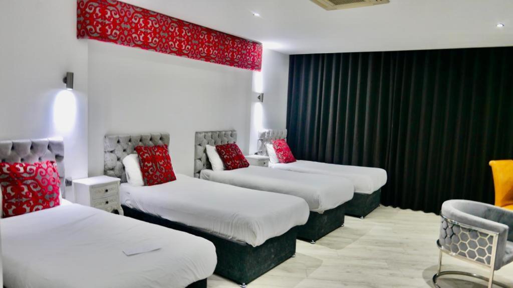 Quadruple Room - Photo 1