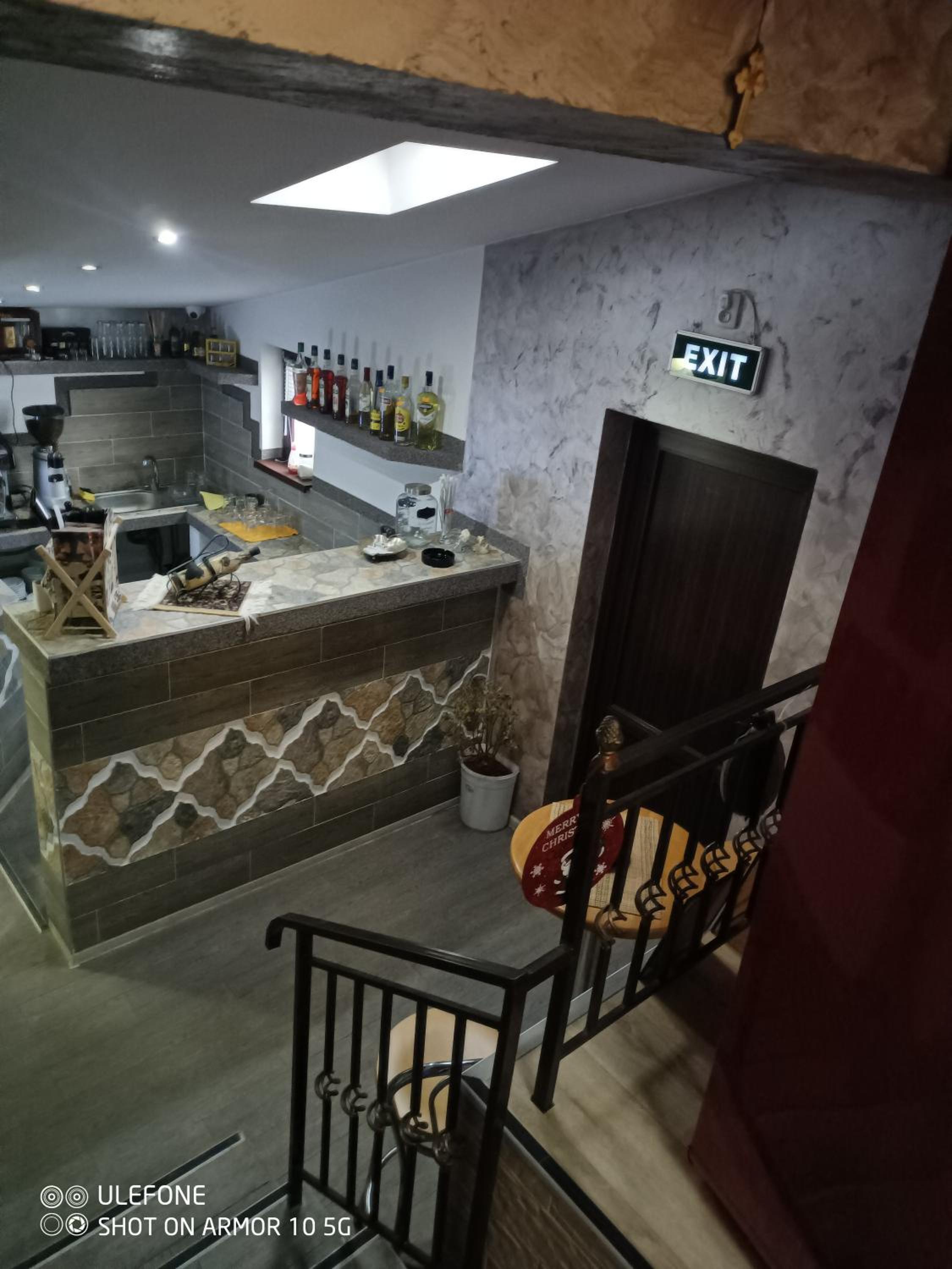 Apartment with Terrace - Photo 10