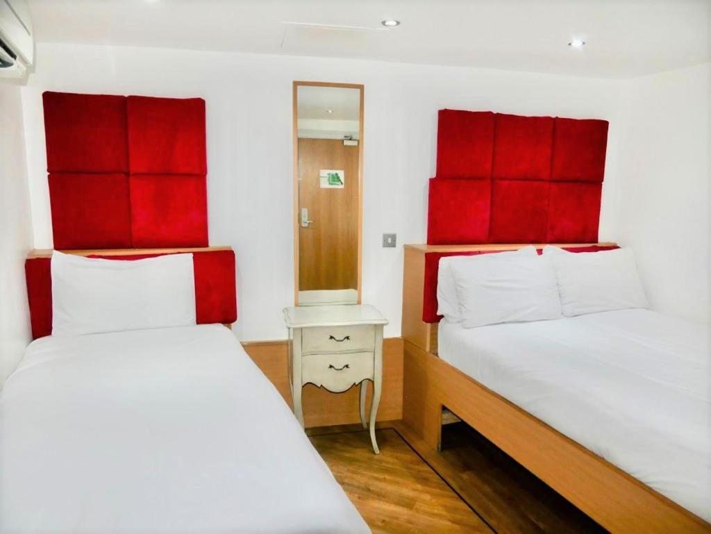 Triple Room (3 Adults) without window - Photo 9