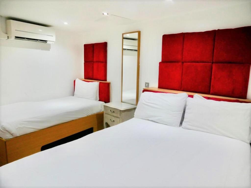 Triple Room (3 Adults) without window - Photo 6