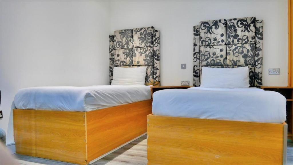 Economy Quadruple Room - Photo 6
