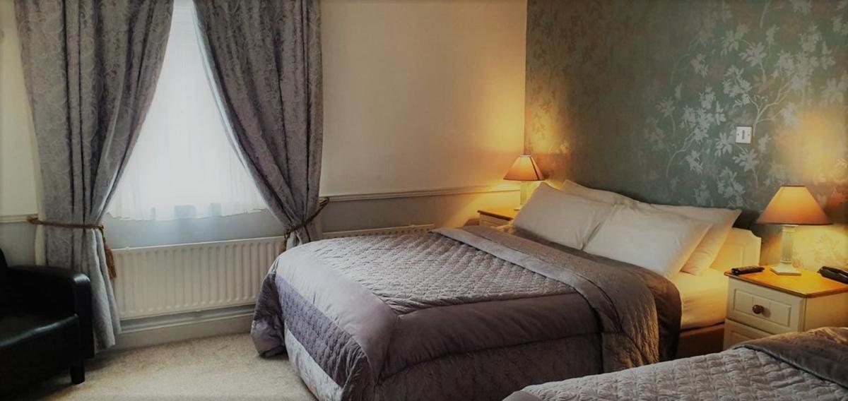 Deluxe Double Room with Bath - Photo 2