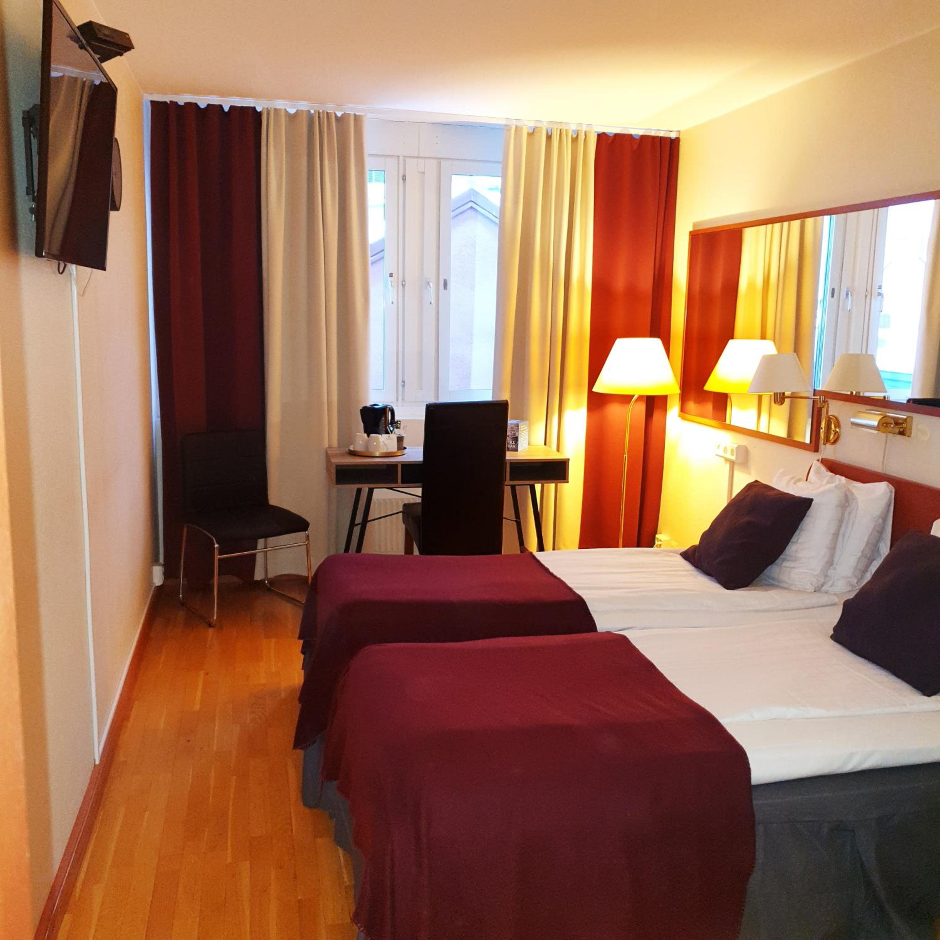 Standard Double Room with Two Single Beds - Non-Smoking photo 3