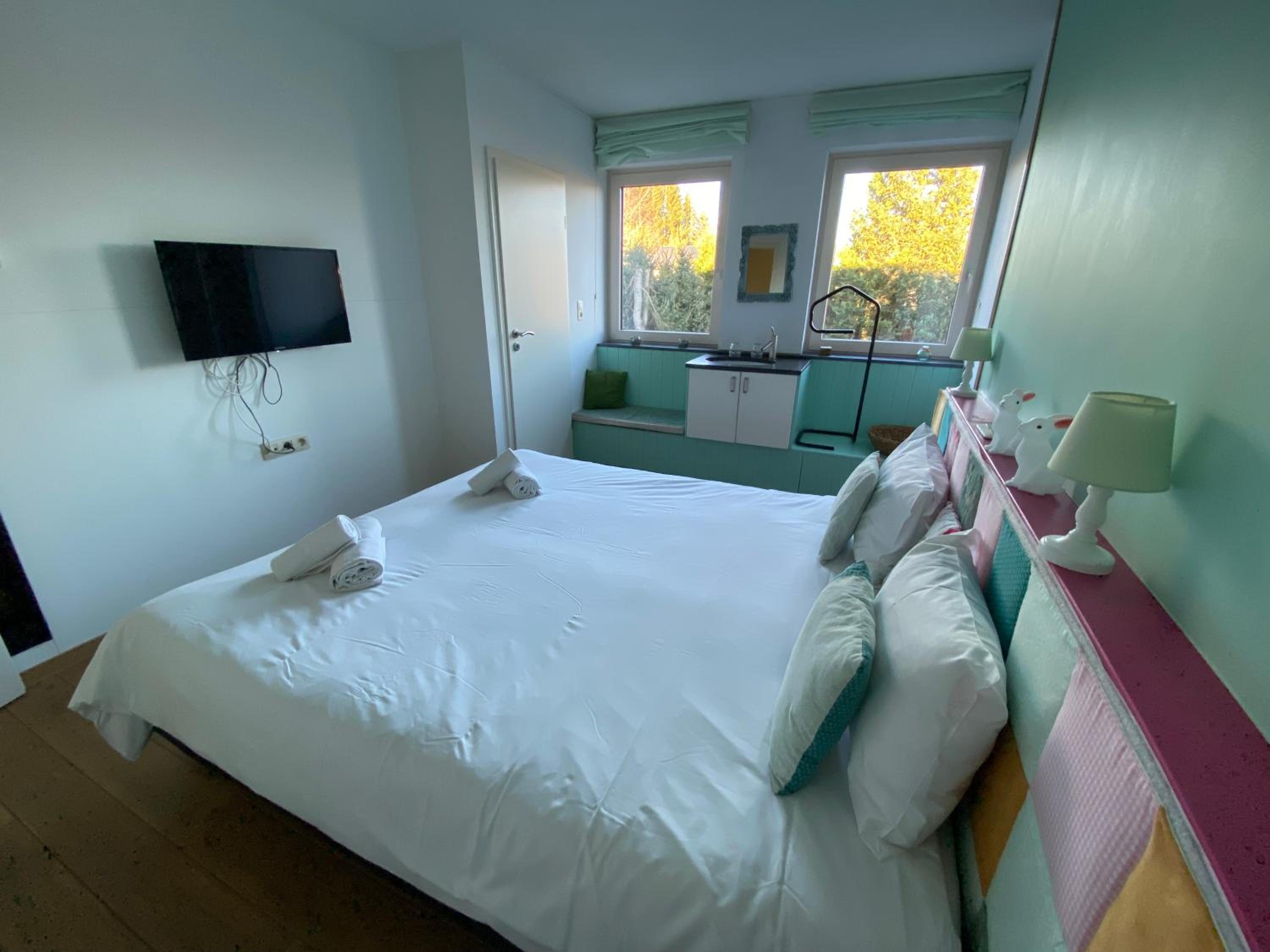 Deluxe Double Room with Shower photo 3