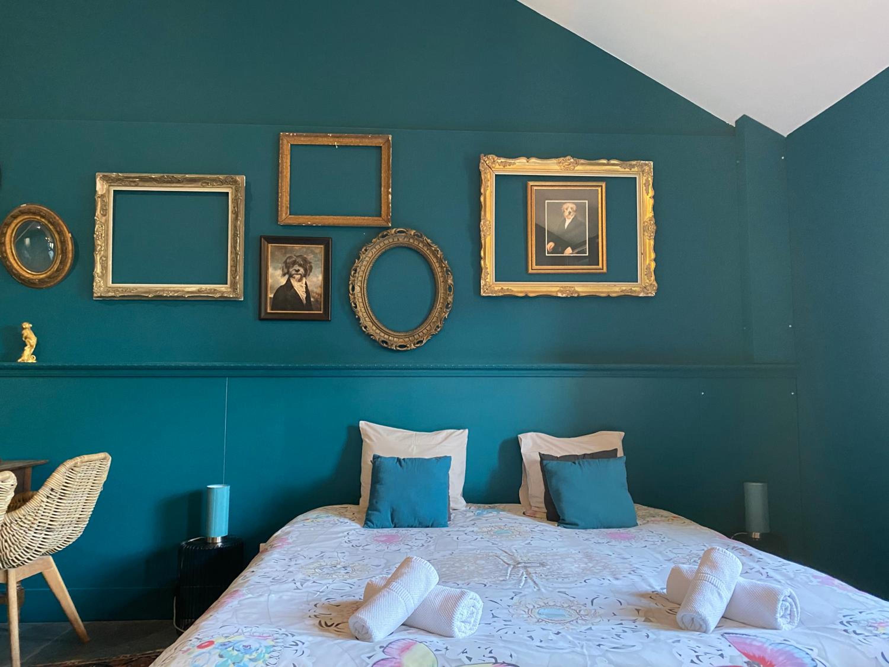 Family Room with Bathroom photo 2