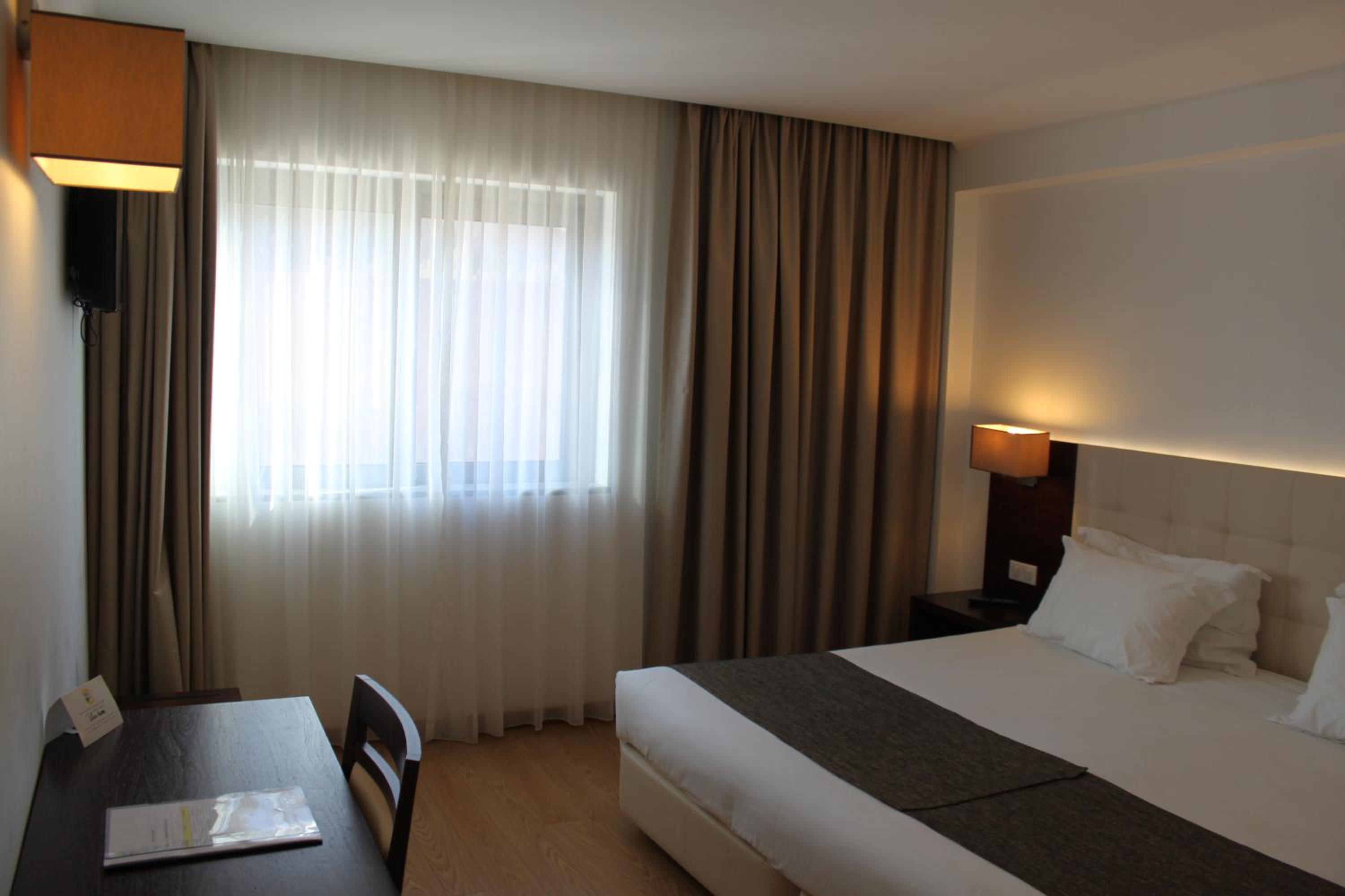 Superior Double or Twin Room - Photo 3