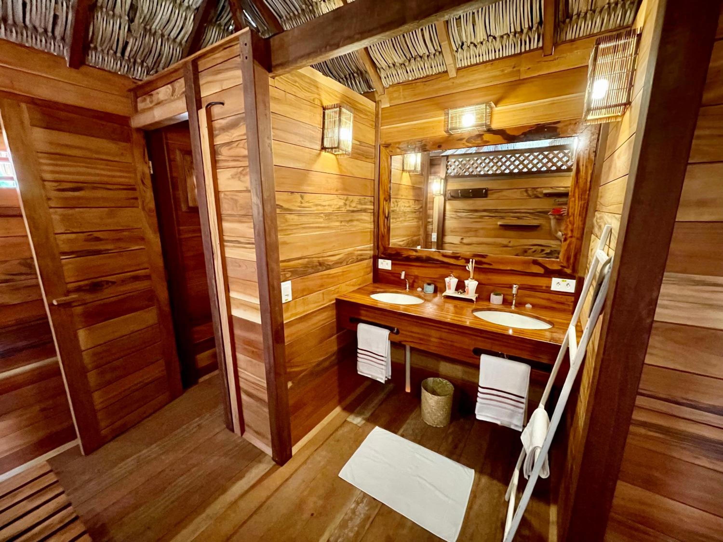 Deluxe Bungalow photo 2