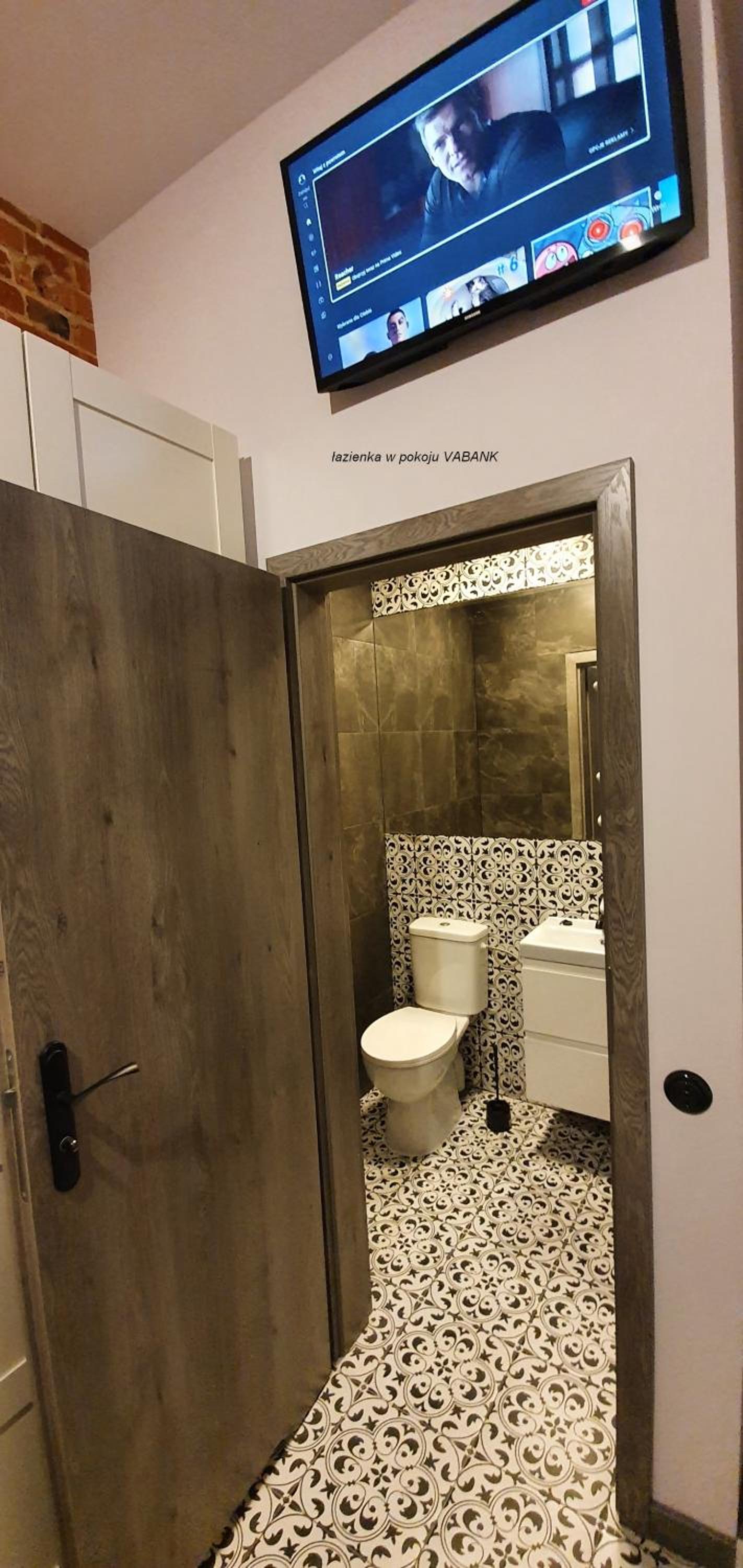 Large Twin Room - Photo 8