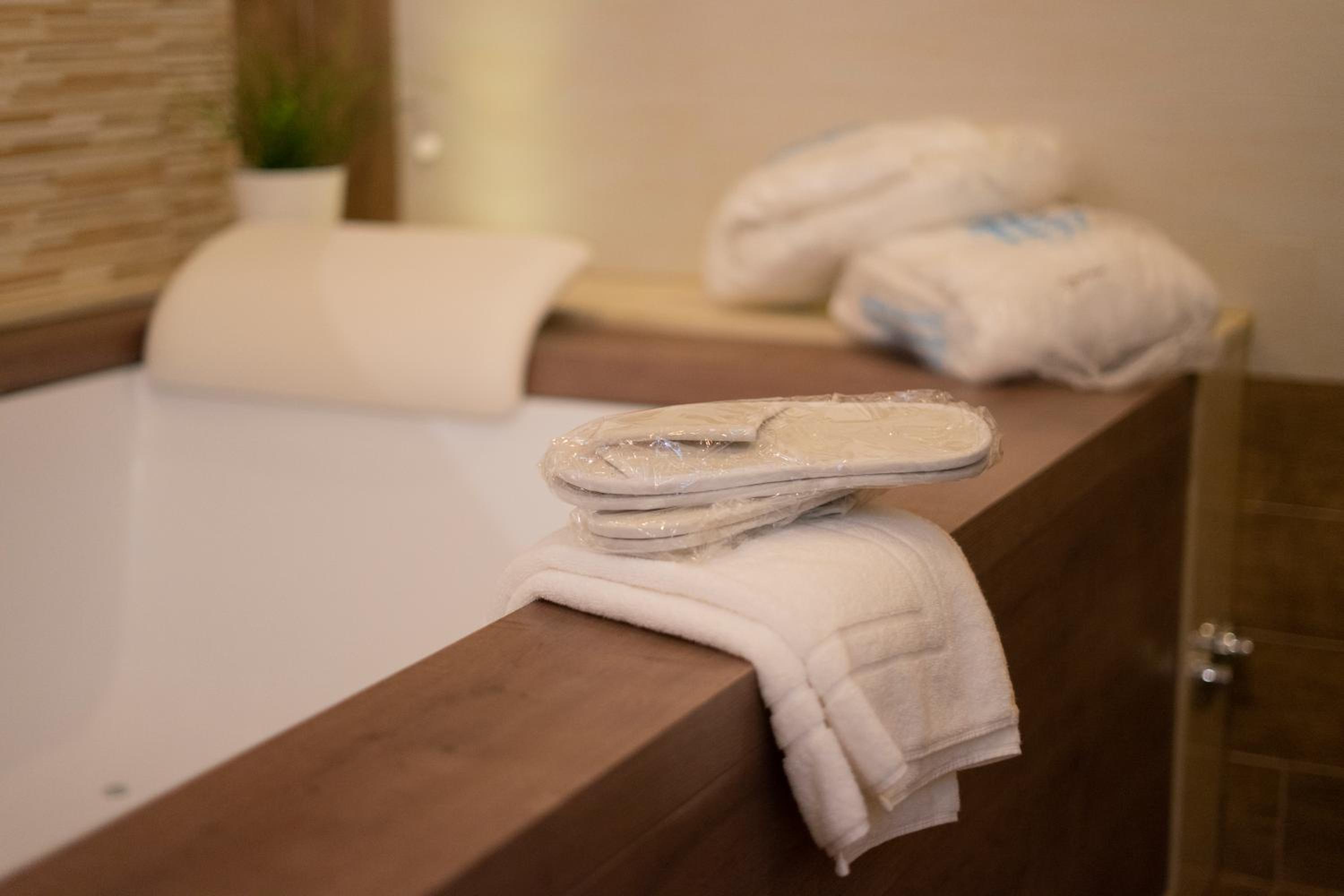 Deluxe Double or Twin Room with Spa Bath - Photo 3