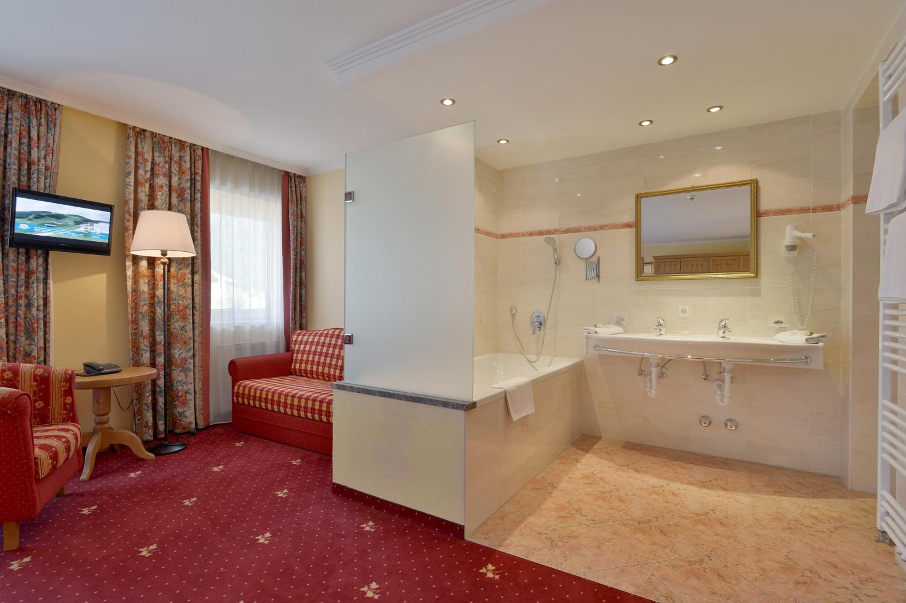 Deluxe Triple Room photo 3