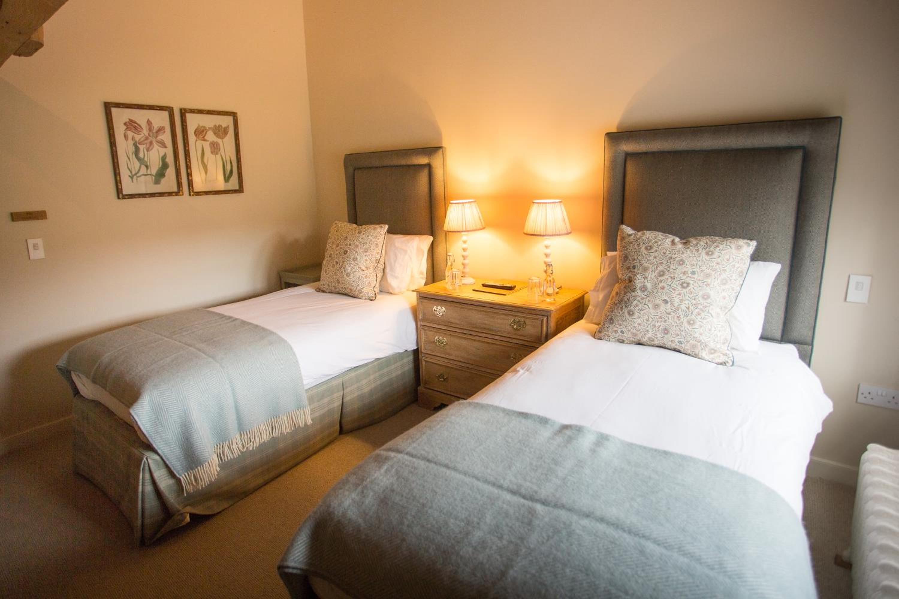 Twin Room with Private Bathroom
