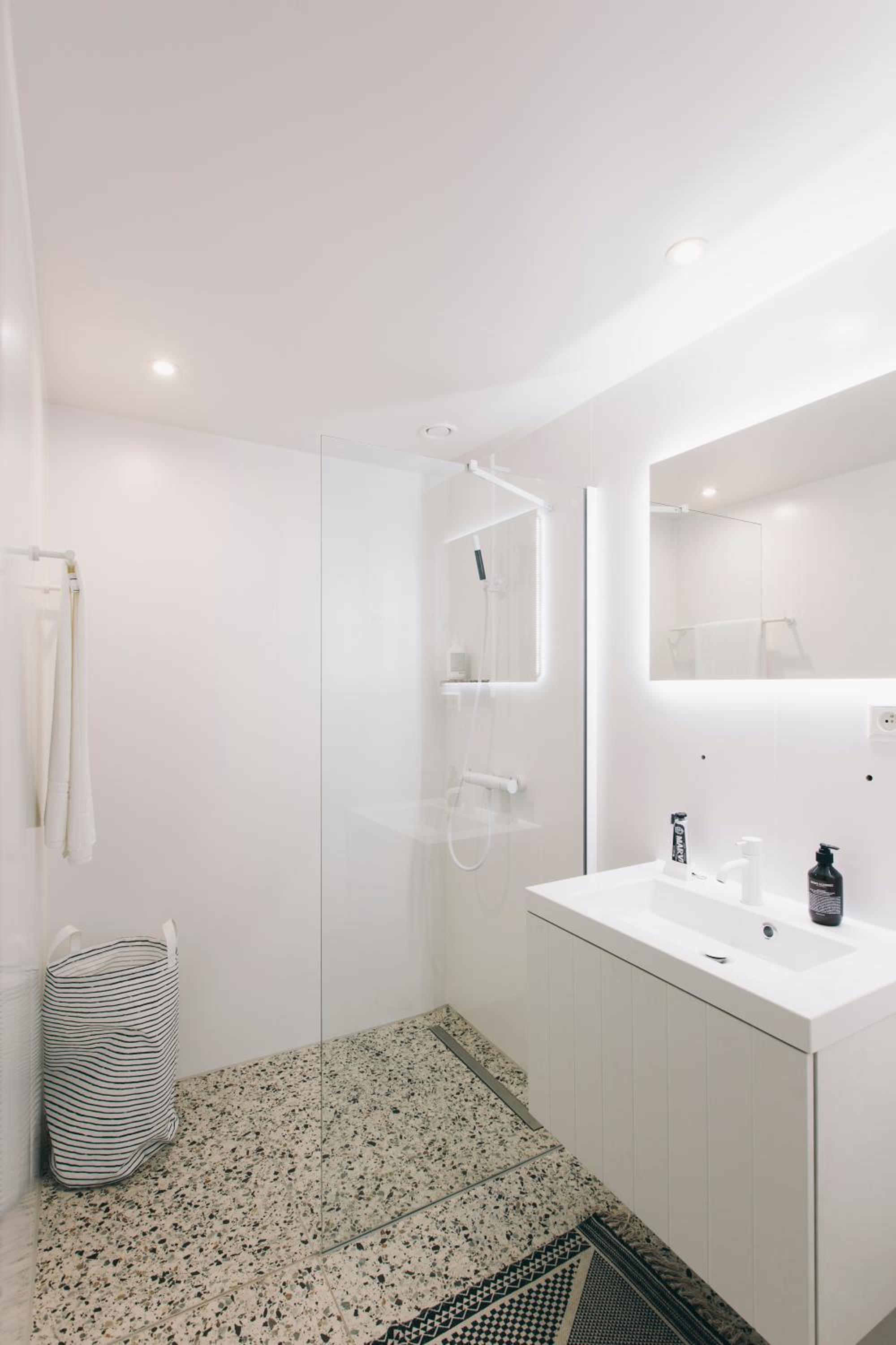 Standard Double Room - Photo 3